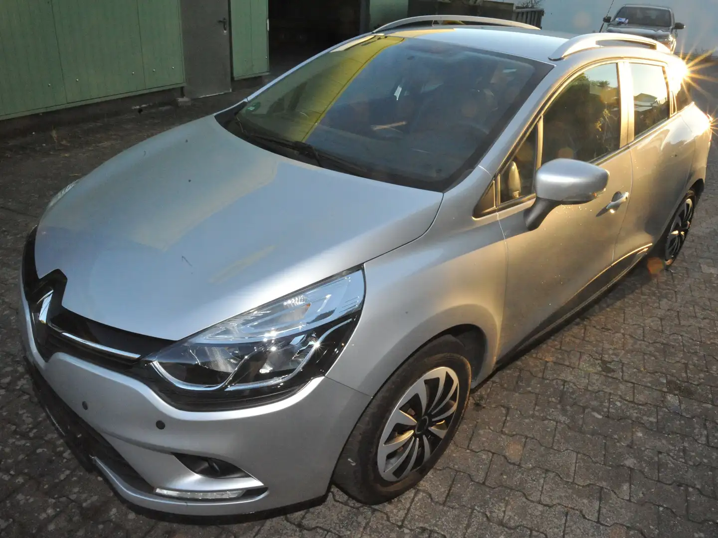 Renault Clio Grandtour Energy dCi 90 EDC Business Silber - 1