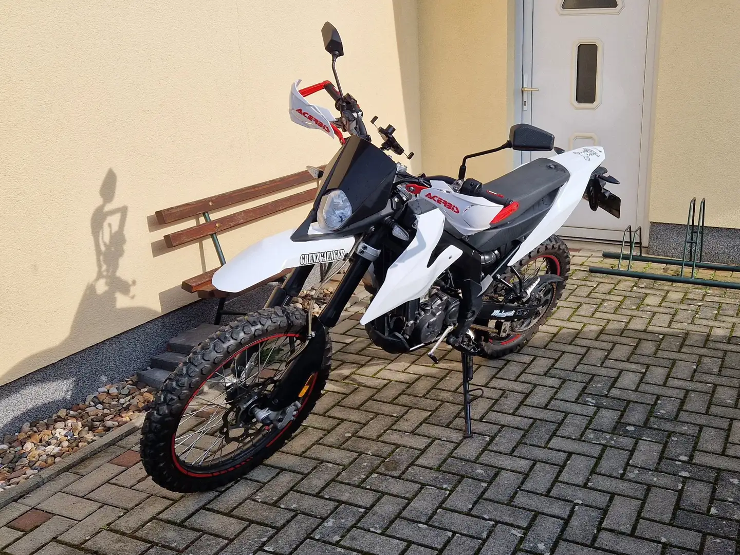 Malaguti XTM 125 bijela - 1