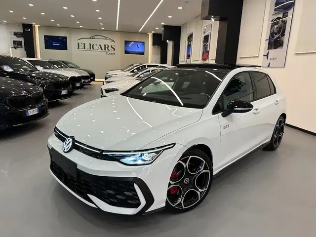 Volkswagen Golf view 3