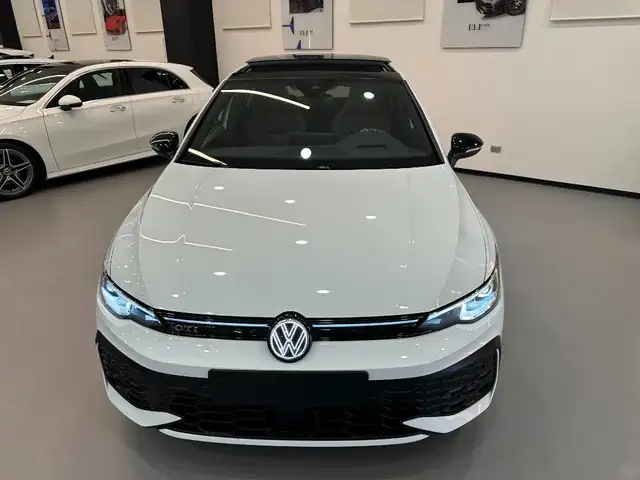 Volkswagen Golf view 4