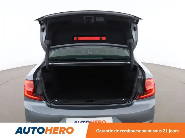 Volvo S90 view 16
