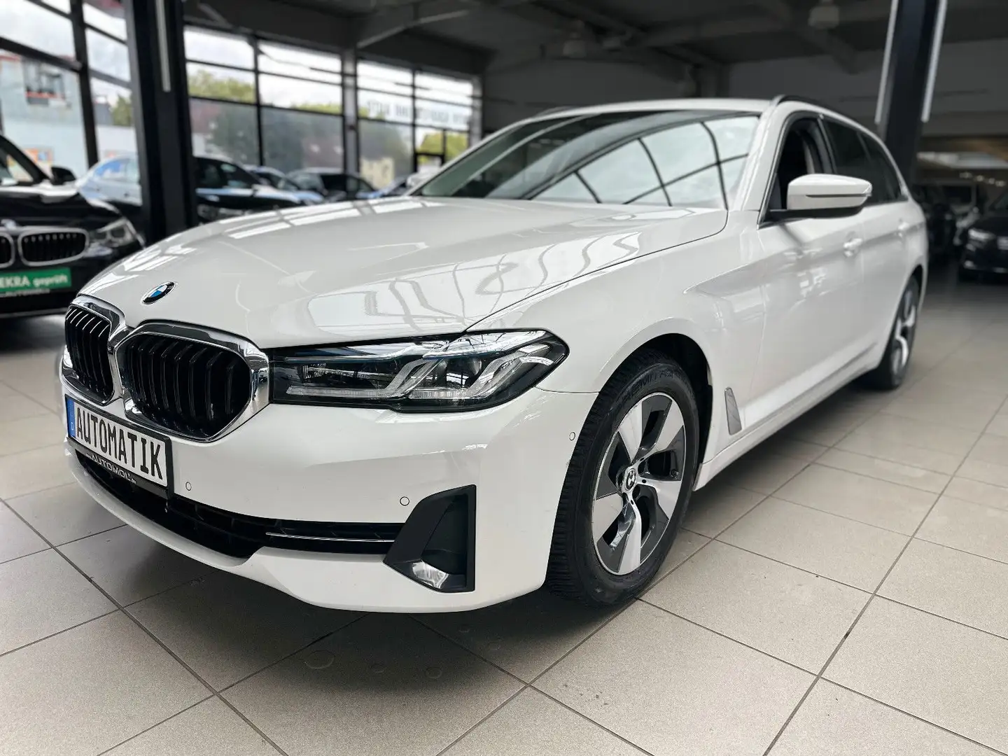 BMW 520 d Touring*Head Up*SHZ,*Apple Car Play*Leder Weiß - 1