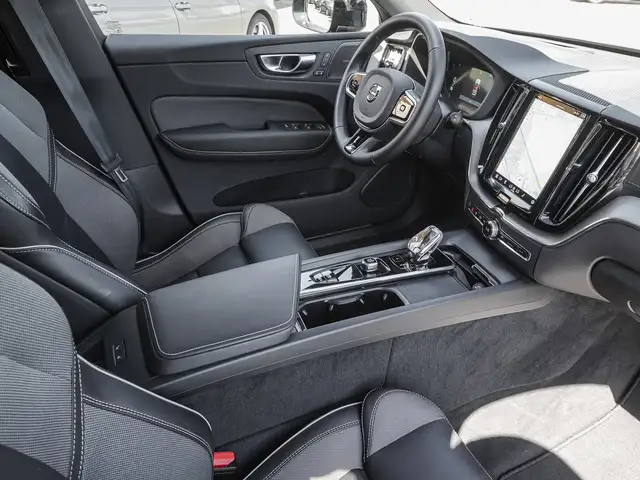 Volvo XC60 view 9