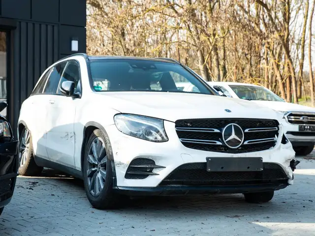 Mercedes-Benz GLC 300 4Matic AMG BURMESTER Panorama LED
