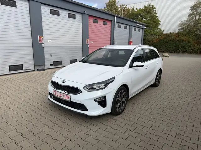 Kia Ceed SW / cee'd SW Spirit+Kamera+LED+AHK