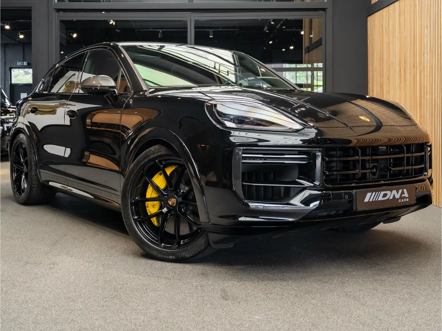 Porsche Cayenne Coupé Turbo E-Hybrid Carbon 4.0 Turbo E-Hybrid Ker Schwarz - 1