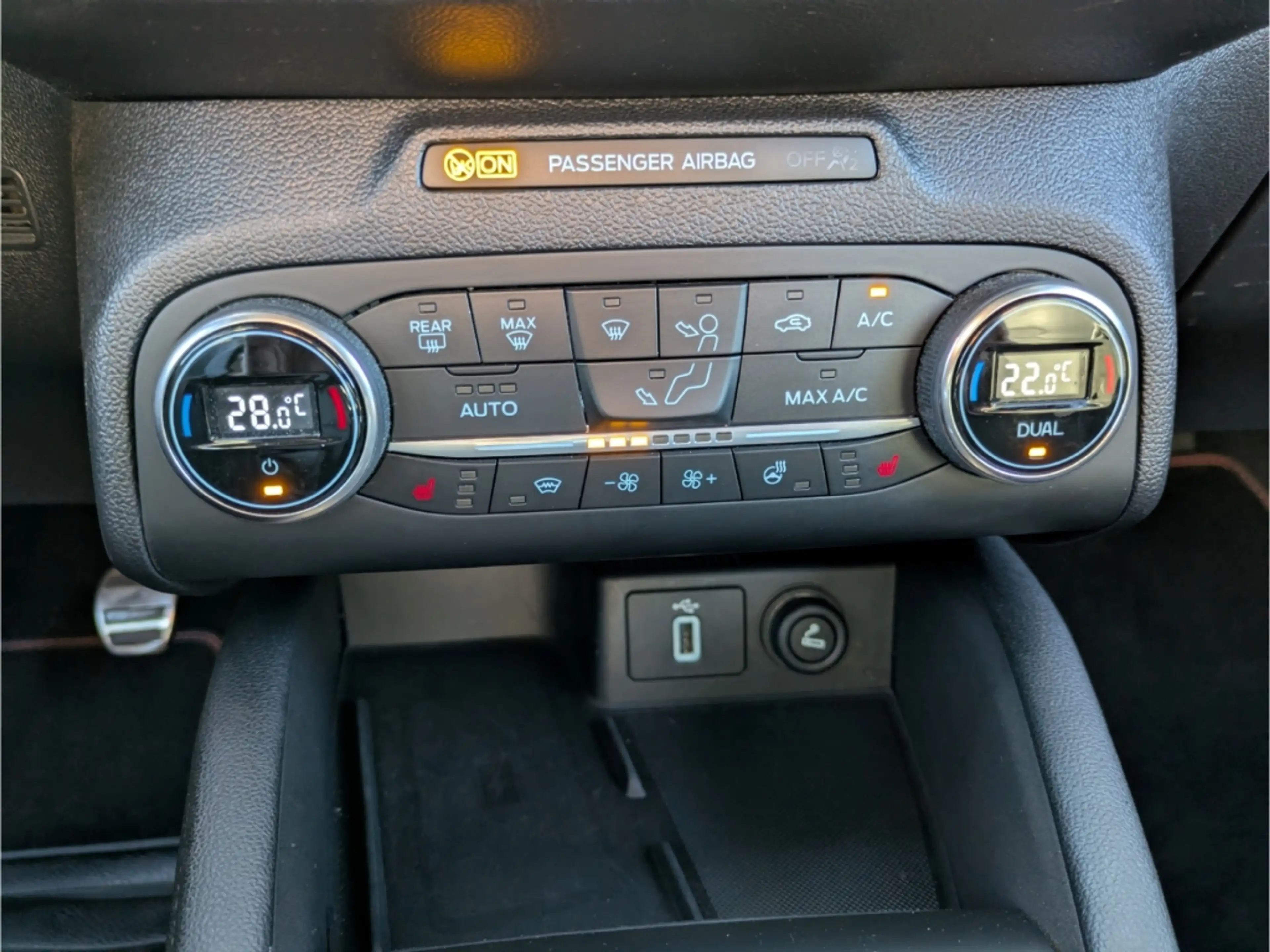 Ford Focus Lim. ST HUD AD El. Panodach Sportsitze LenkradHZG — photo 14