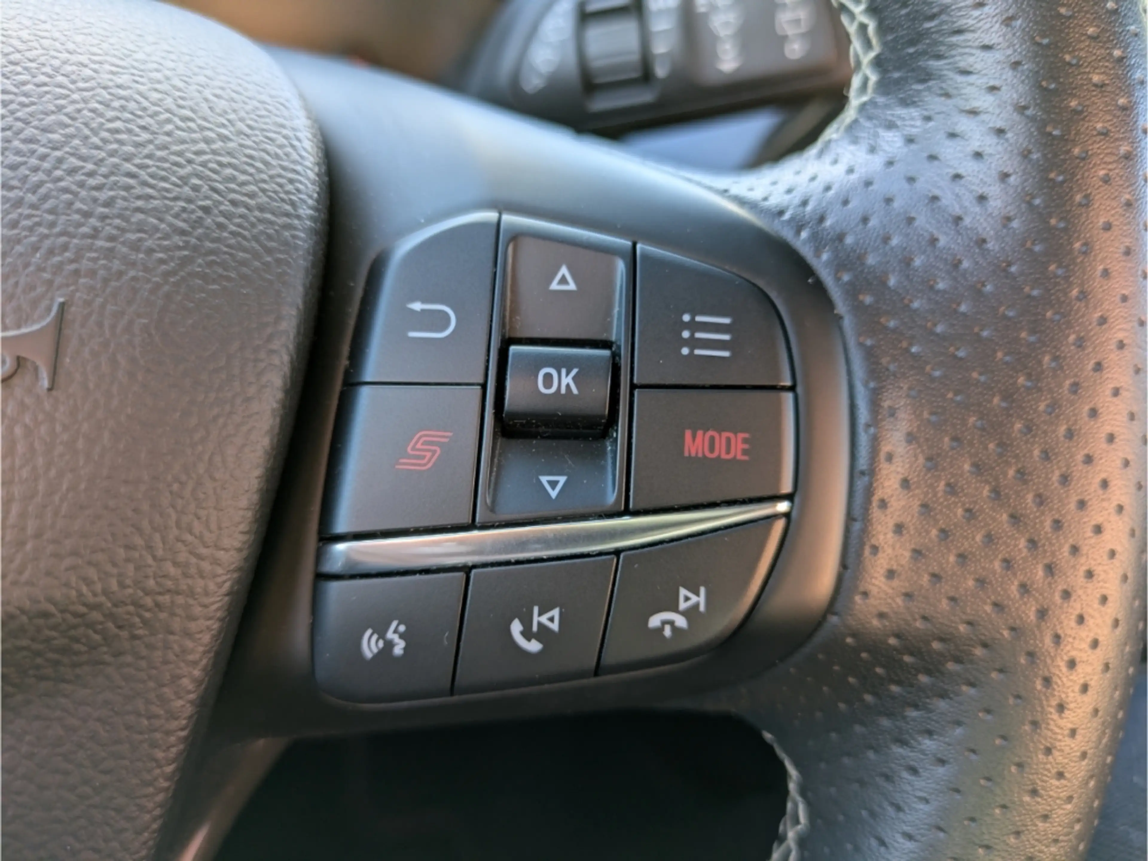 Ford Focus Lim. ST HUD AD El. Panodach Sportsitze LenkradHZG — photo 11