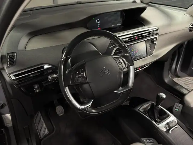 Citroen C4 view 11