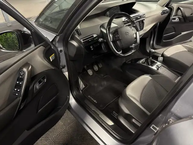 Citroen C4 view 9
