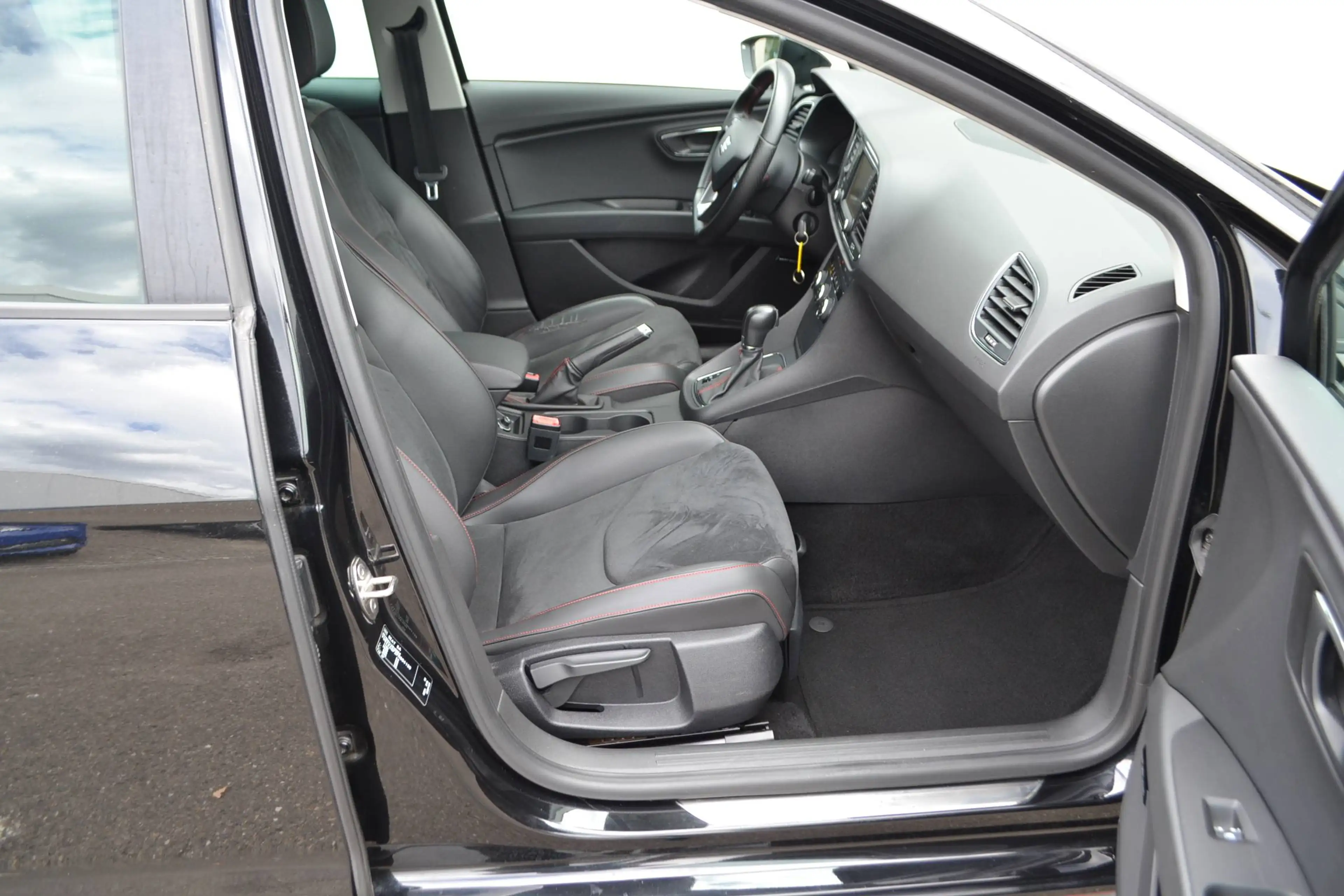 SEAT Leon Leon 1.4 TSI ACT   FR DSG*LEDER*NAVI* — photo 4