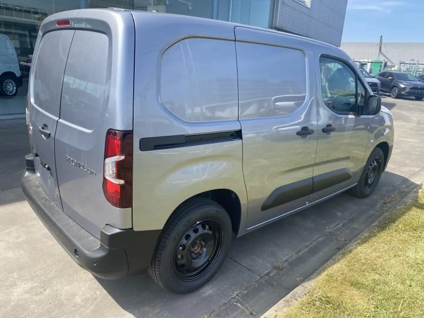 Toyota Proace City SWB 1.2L Petrol MT Comfort Car Argent - 2