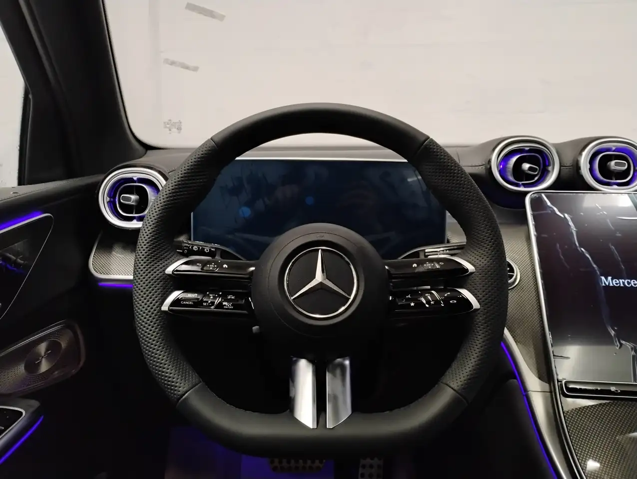 Mercedes-Benz GLC снимка Mercedes-Benz GLC