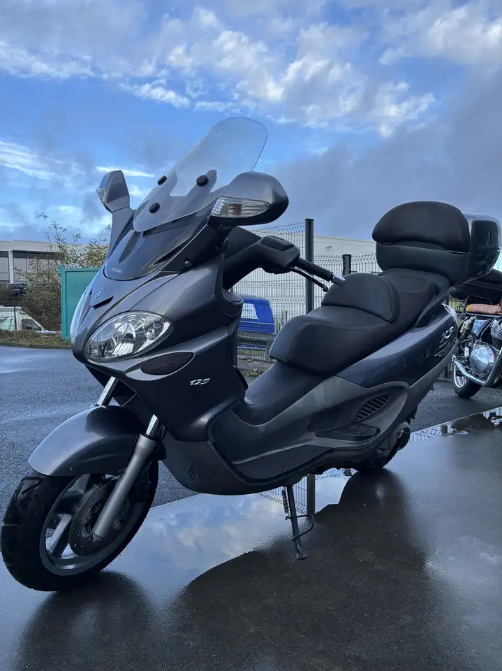 Piaggio X 9