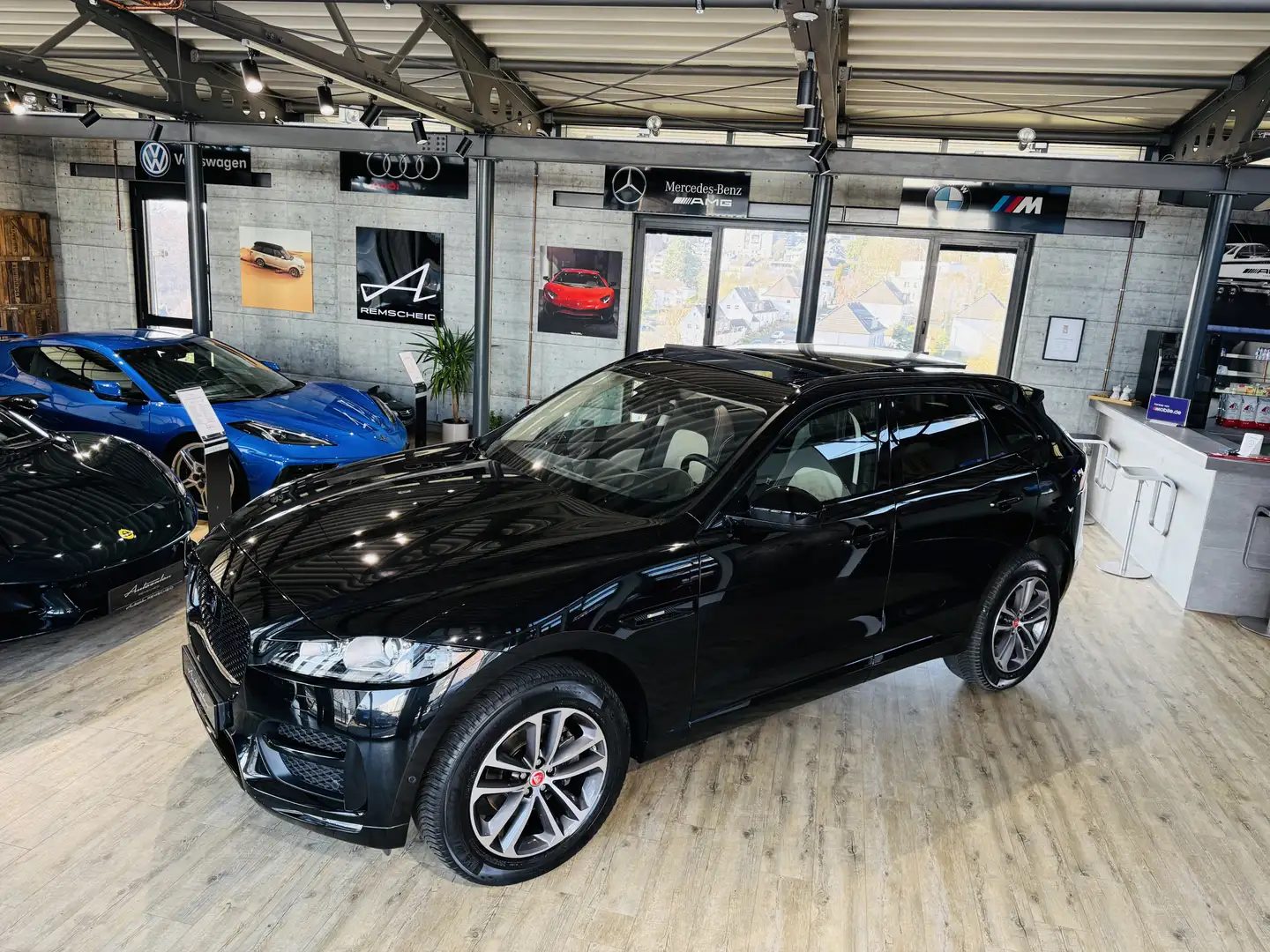 Jaguar F-Pace R-Sport AWD*PANO*AHK*HEADUP*NAVI*D.TACHO Schwarz - 2