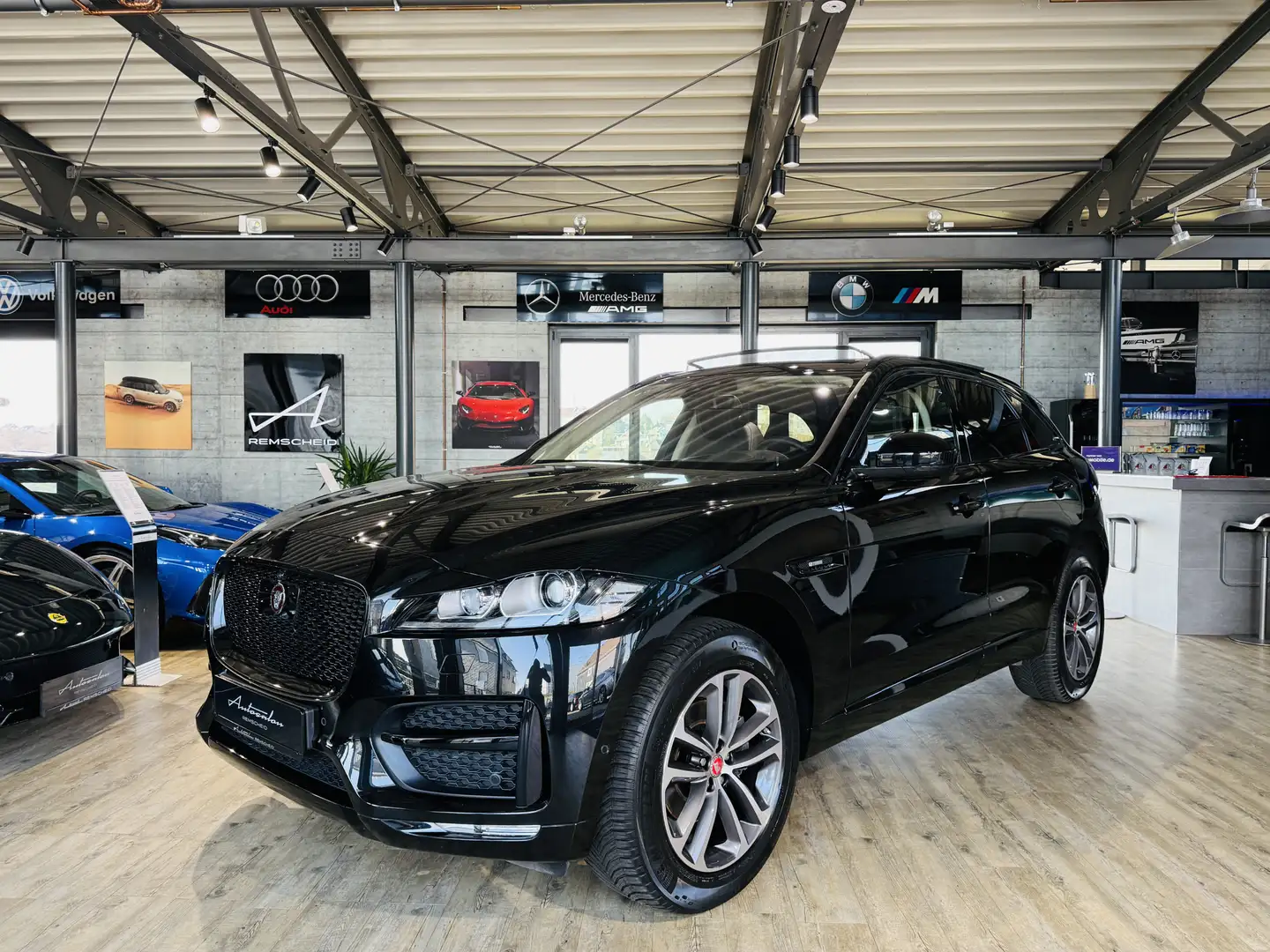 Jaguar F-Pace R-Sport AWD*PANO*AHK*HEADUP*NAVI*D.TACHO Schwarz - 1