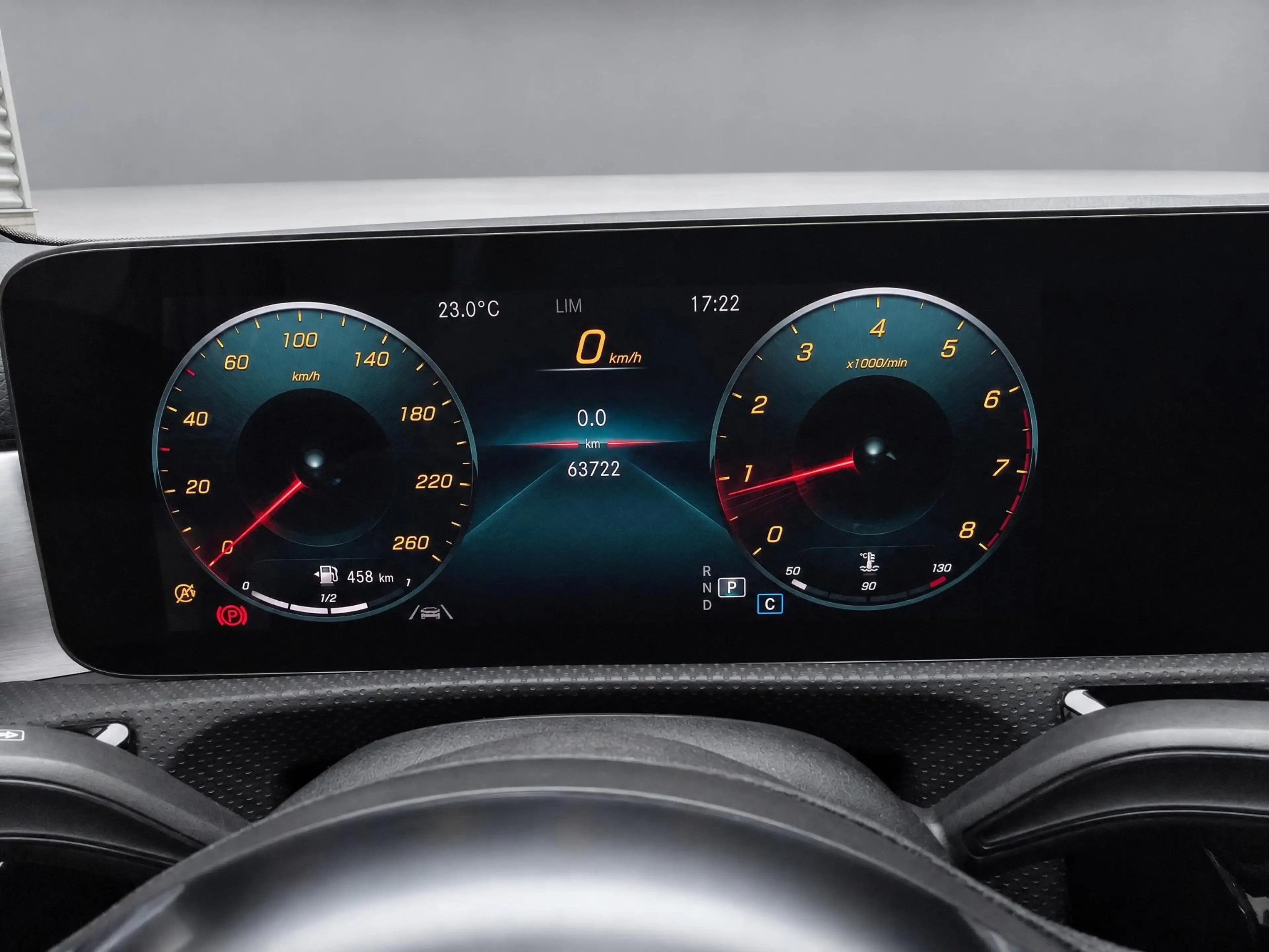 Mercedes-Benz CLA 180 — photo 10