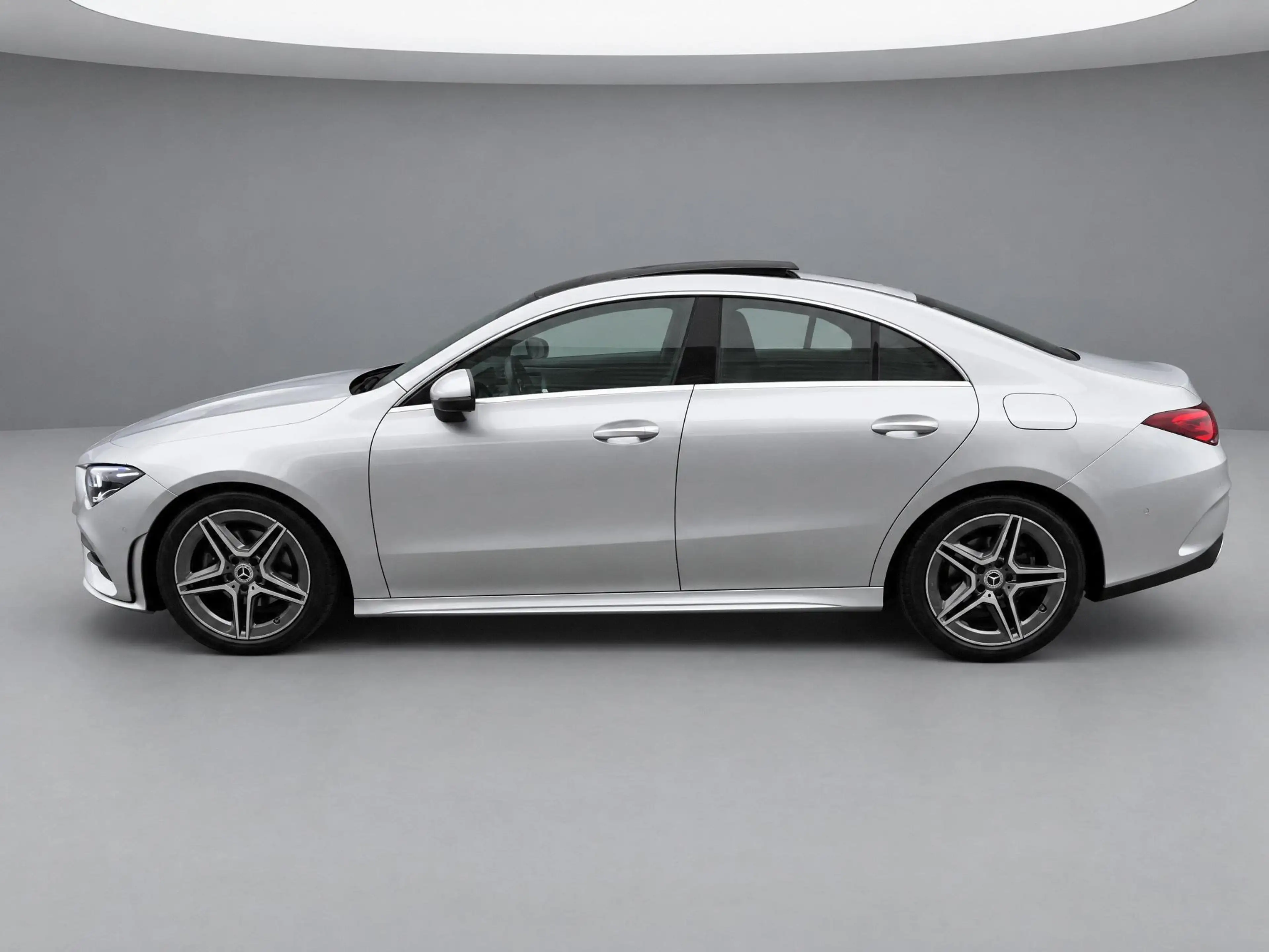 Mercedes-Benz CLA 180 — photo 3