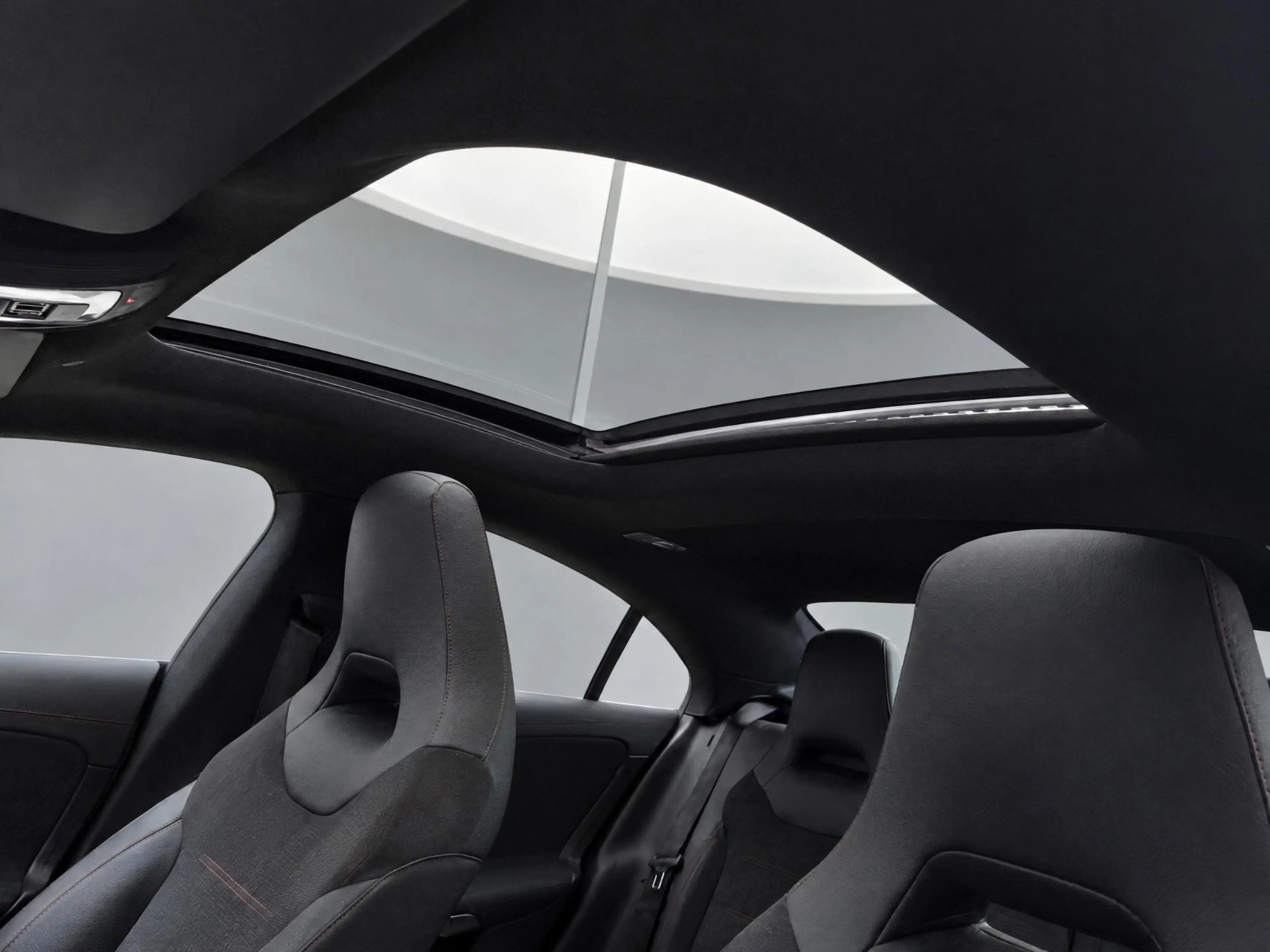 Mercedes-Benz CLA 180 — photo 6