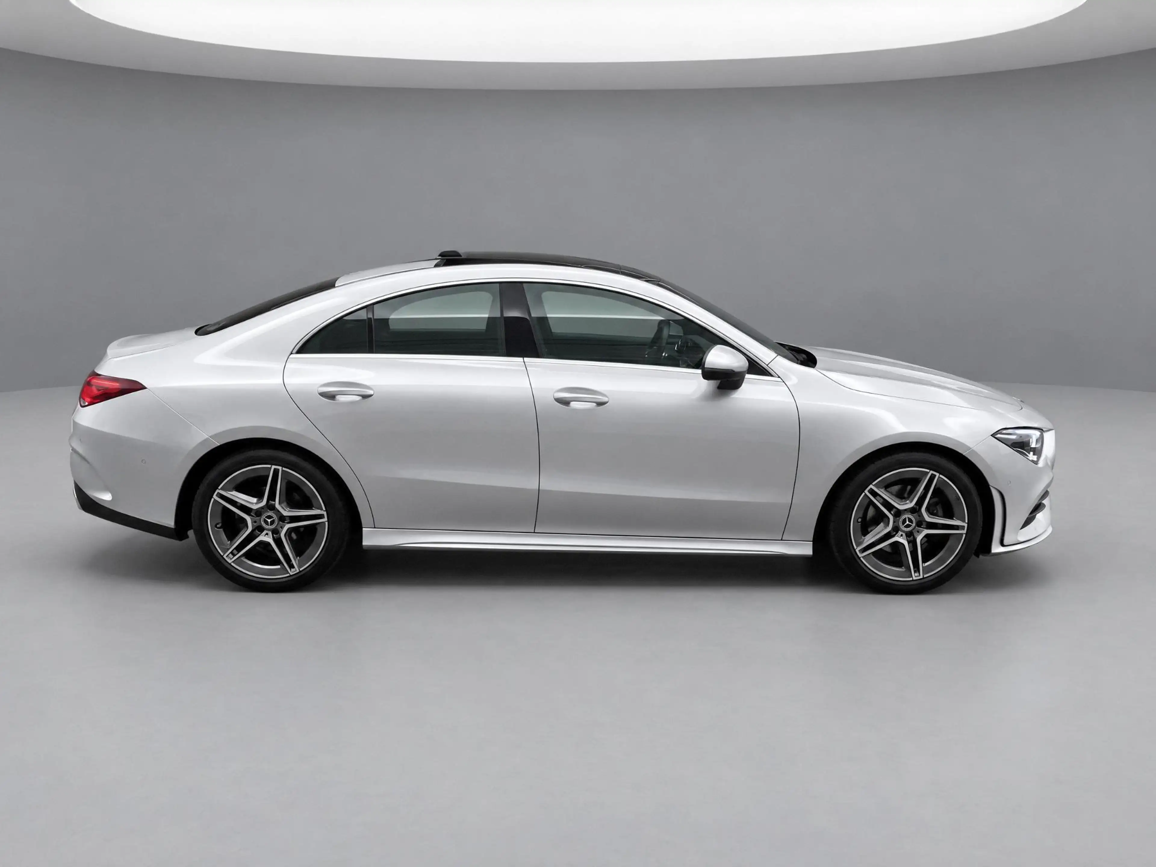 Mercedes-Benz CLA 180 — photo 4