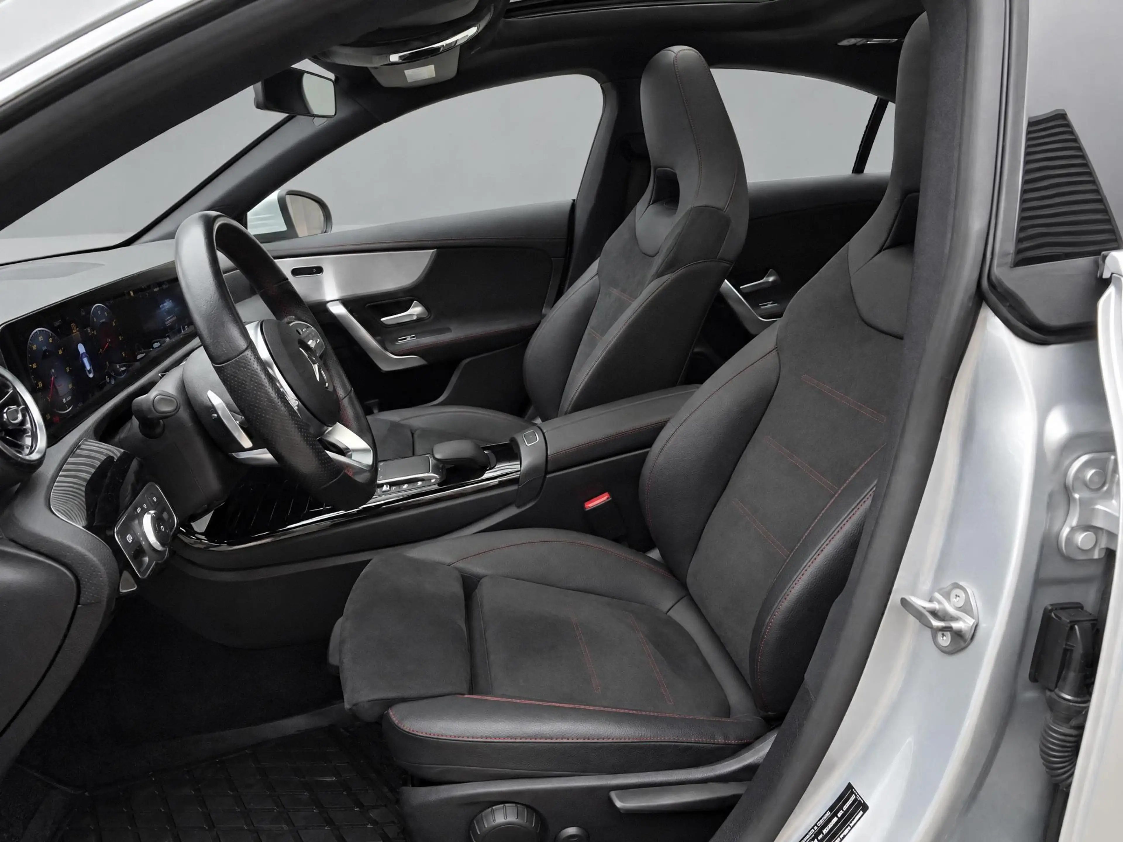 Mercedes-Benz CLA 180 — photo 7