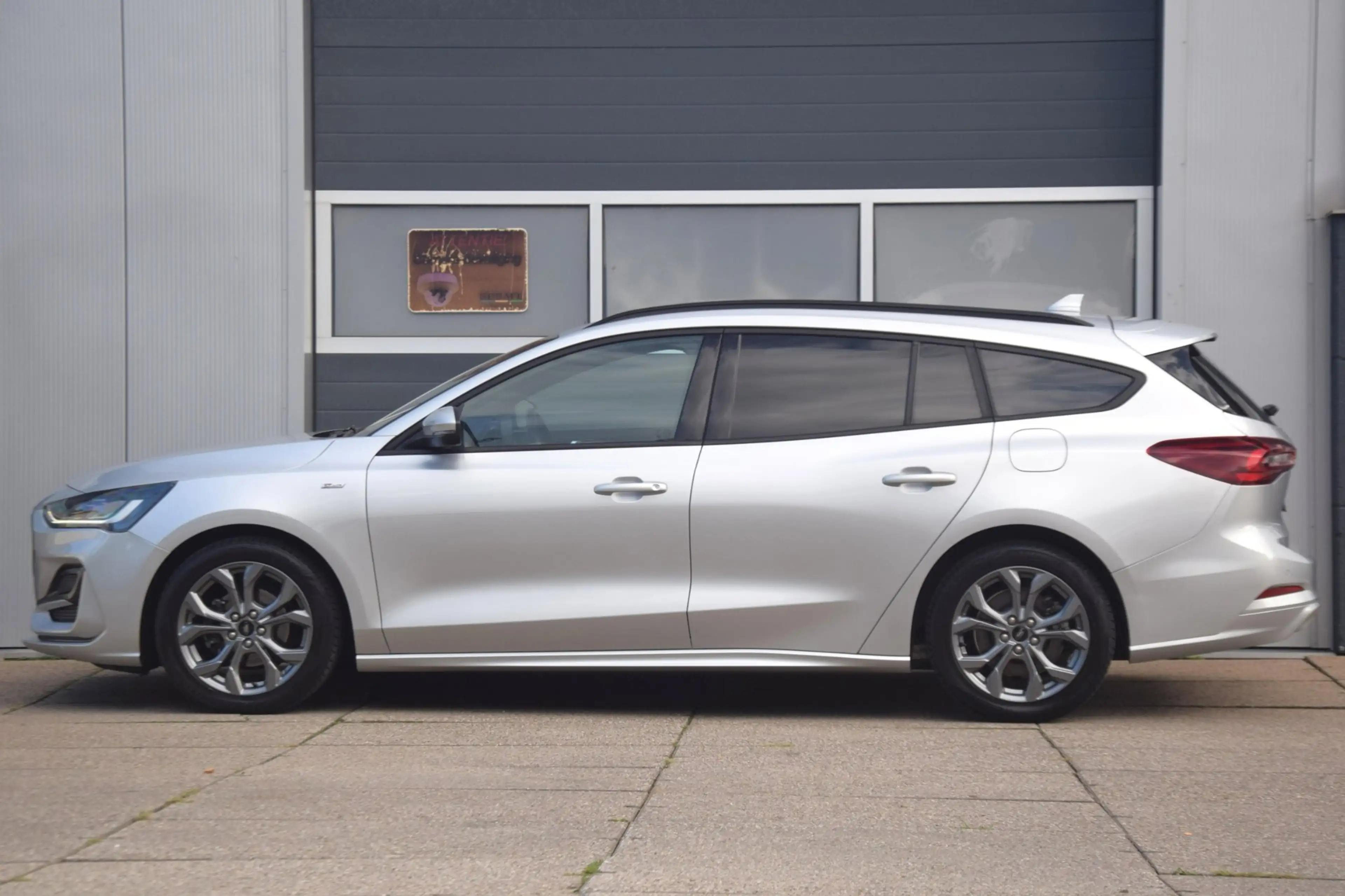 Ford Focus Wagon 1.0 EcoBoost Hybrid ST Line — photo 5