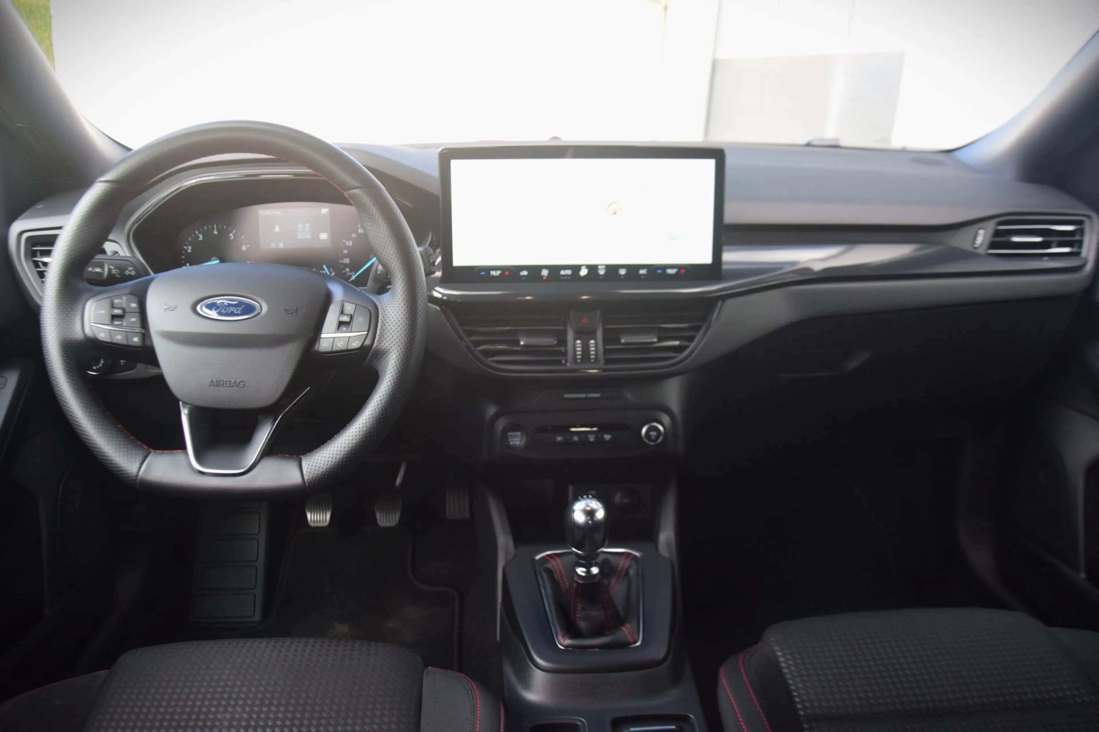 Ford Focus Wagon 1.0 EcoBoost Hybrid ST Line — photo 7
