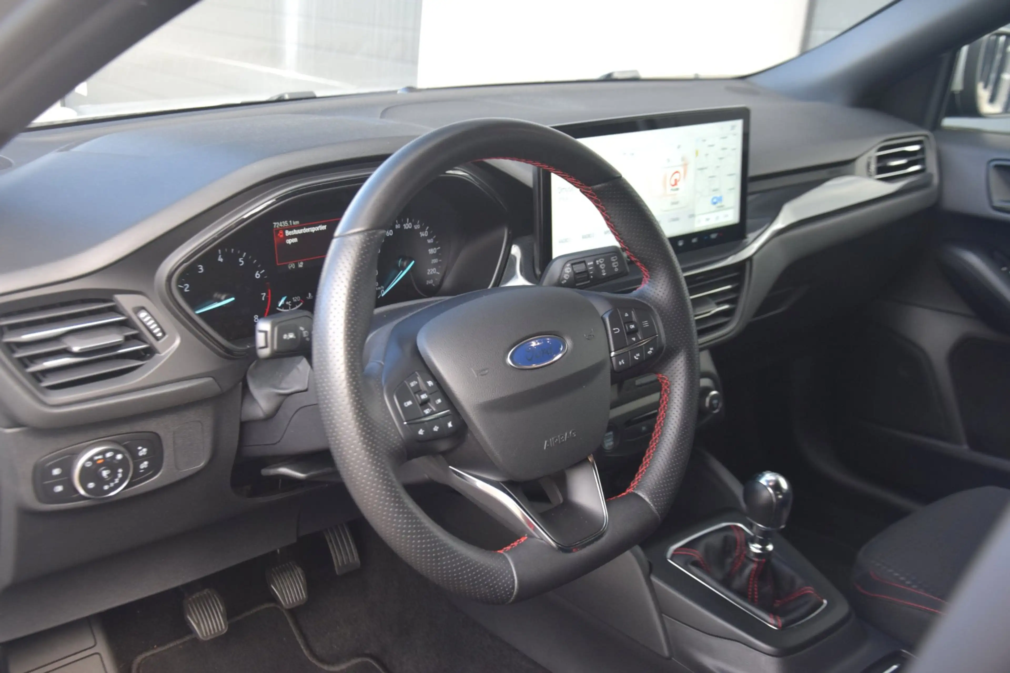 Ford Focus Wagon 1.0 EcoBoost Hybrid ST Line — photo 6