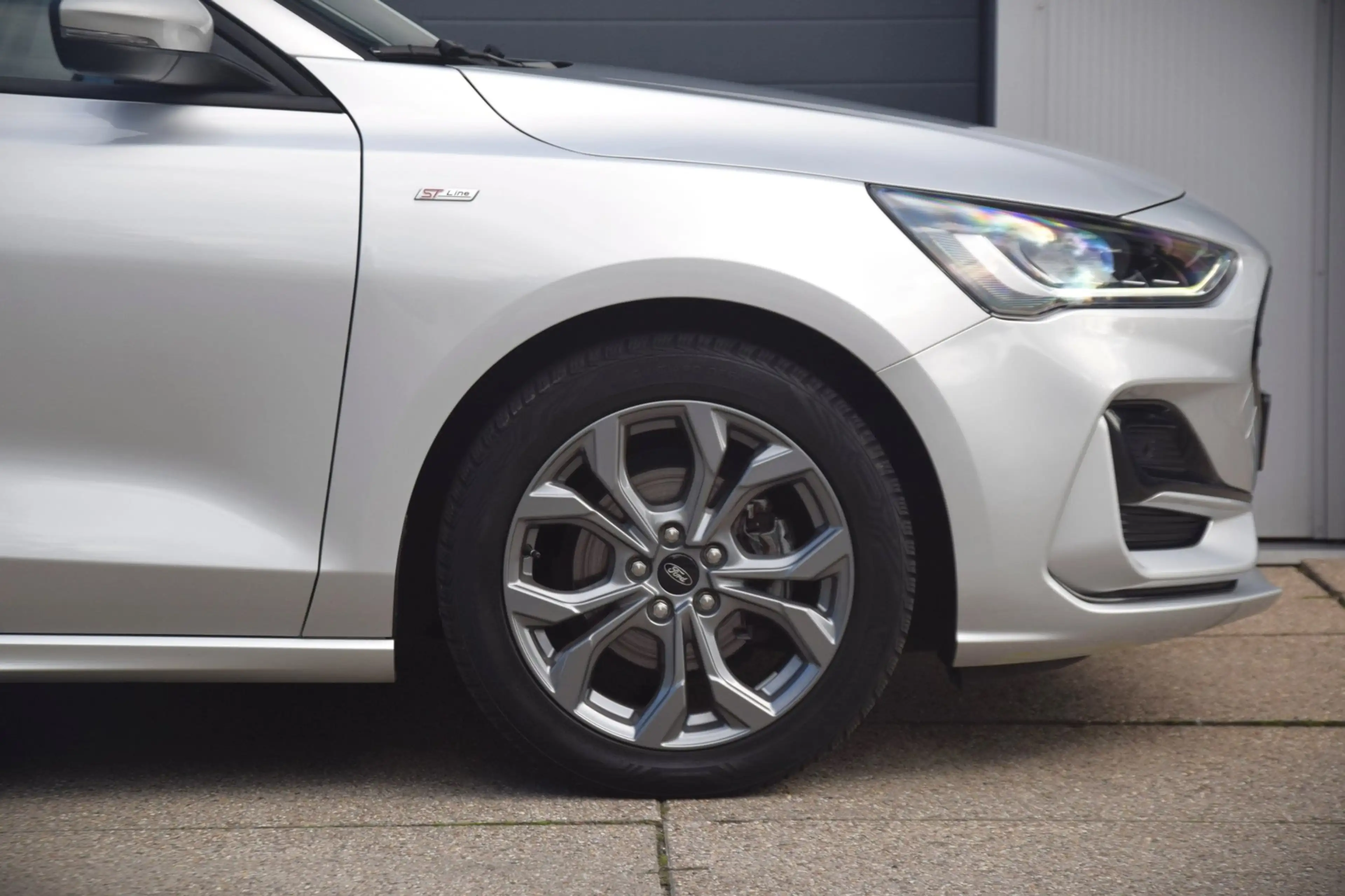 Ford Focus Wagon 1.0 EcoBoost Hybrid ST Line — photo 23