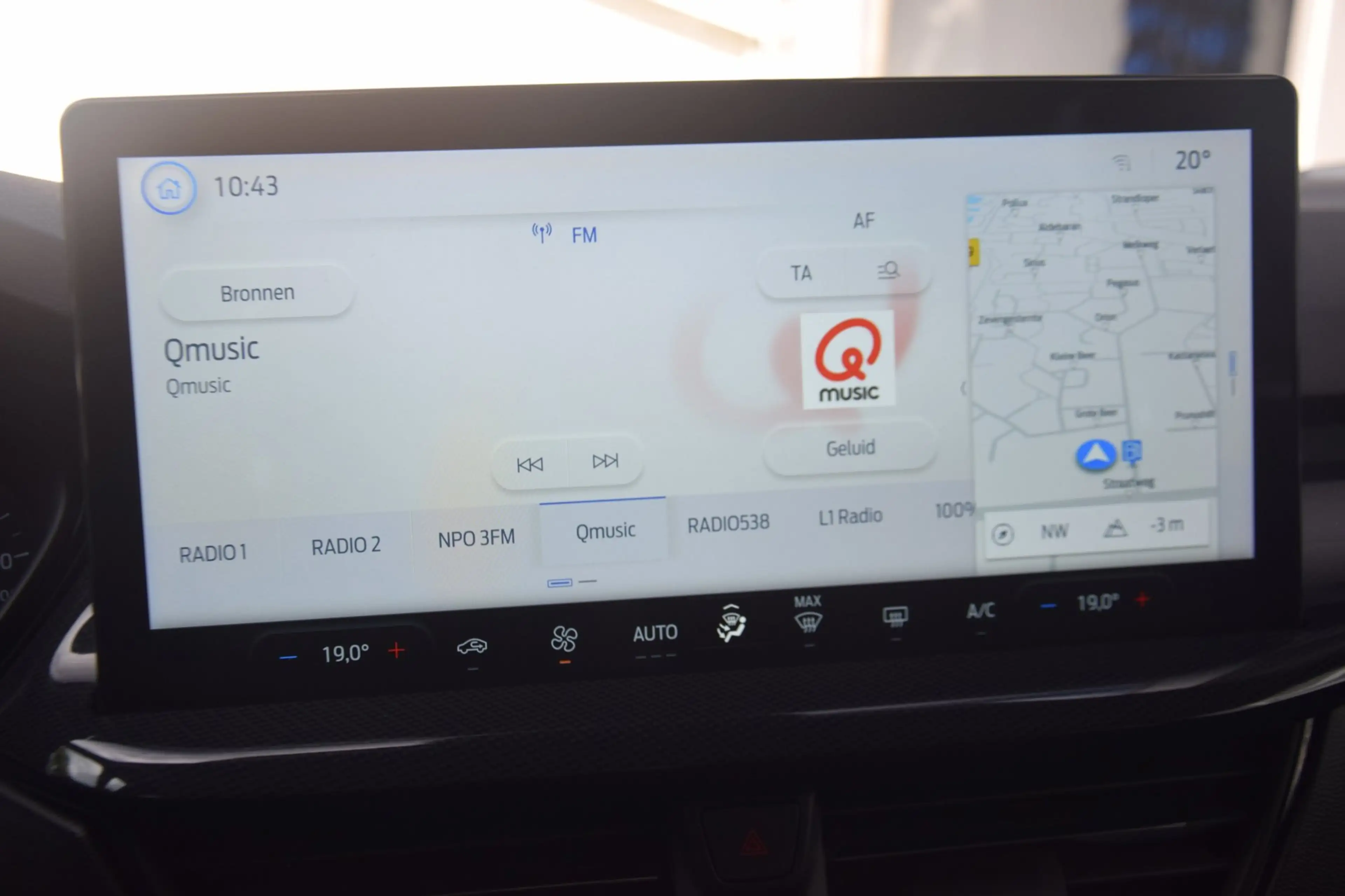 Ford Focus Wagon 1.0 EcoBoost Hybrid ST Line — photo 14