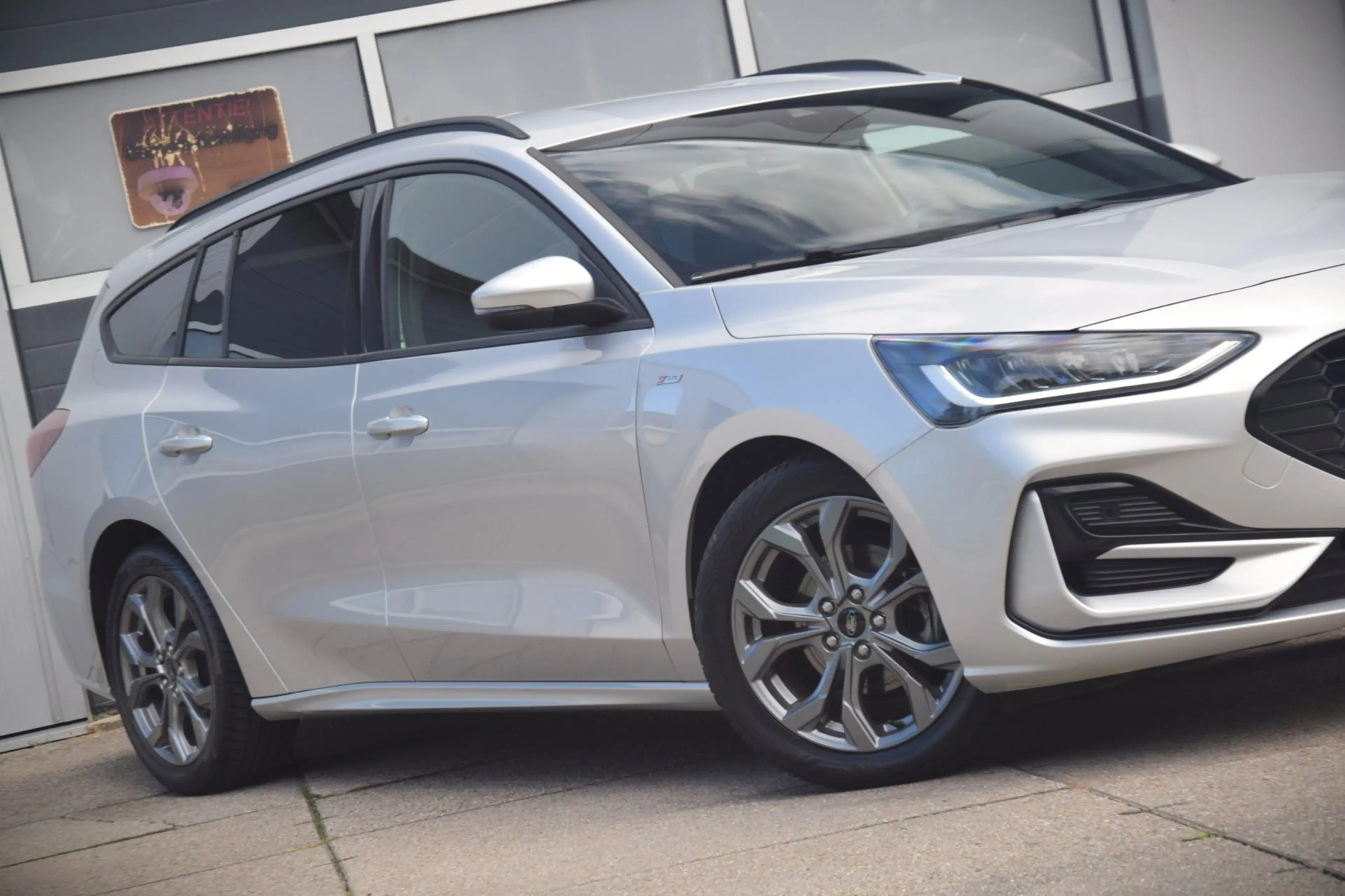 Ford Focus Wagon 1.0 EcoBoost Hybrid ST Line — photo 2