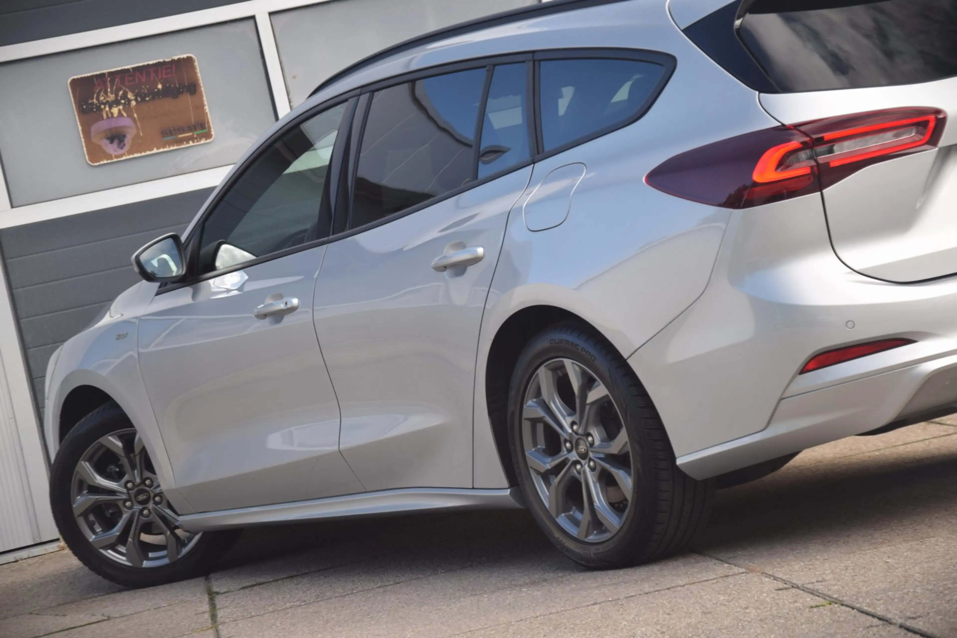Ford Focus Wagon 1.0 EcoBoost Hybrid ST Line — photo 26