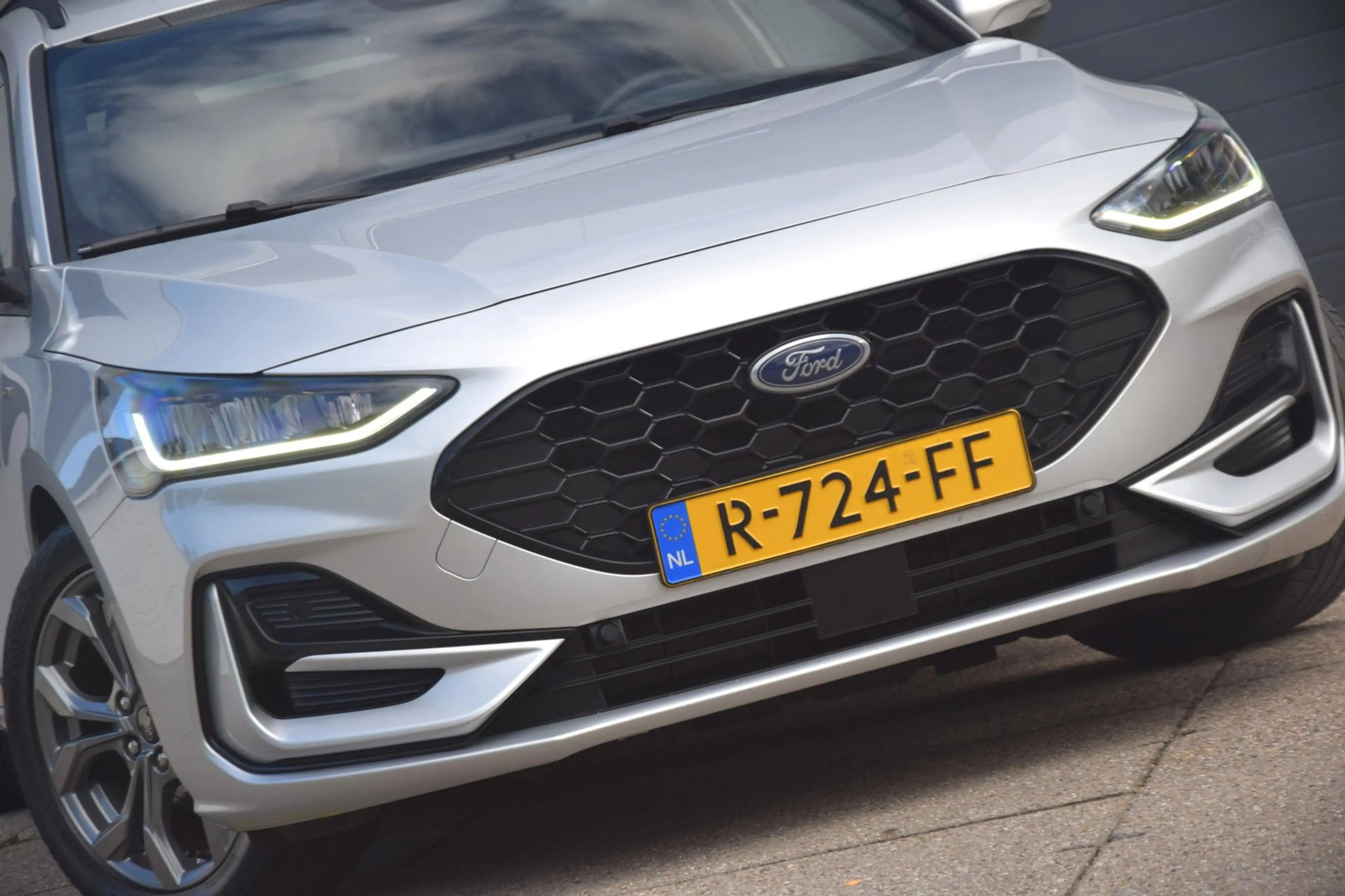 Ford Focus Wagon 1.0 EcoBoost Hybrid ST Line — photo 3