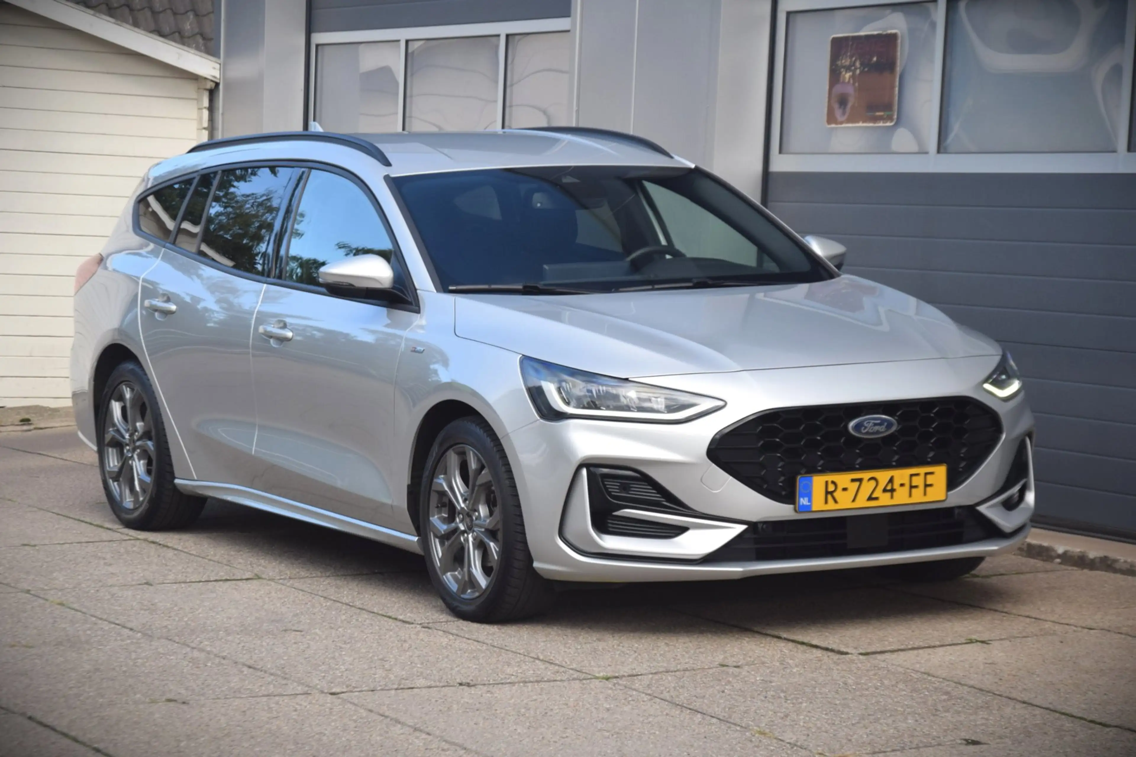 Ford Focus Wagon 1.0 EcoBoost Hybrid ST Line — photo 21