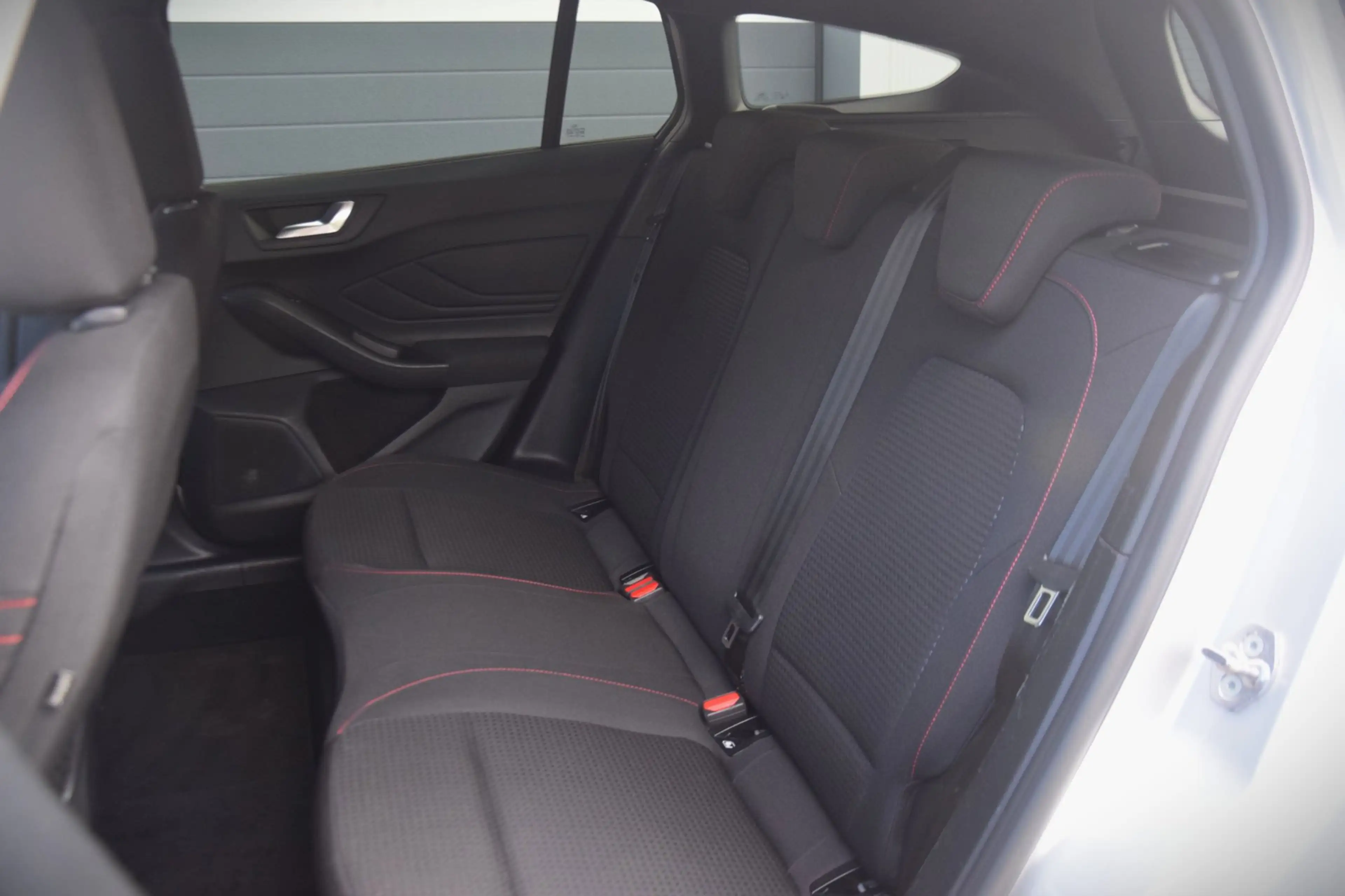 Ford Focus Wagon 1.0 EcoBoost Hybrid ST Line — photo 10