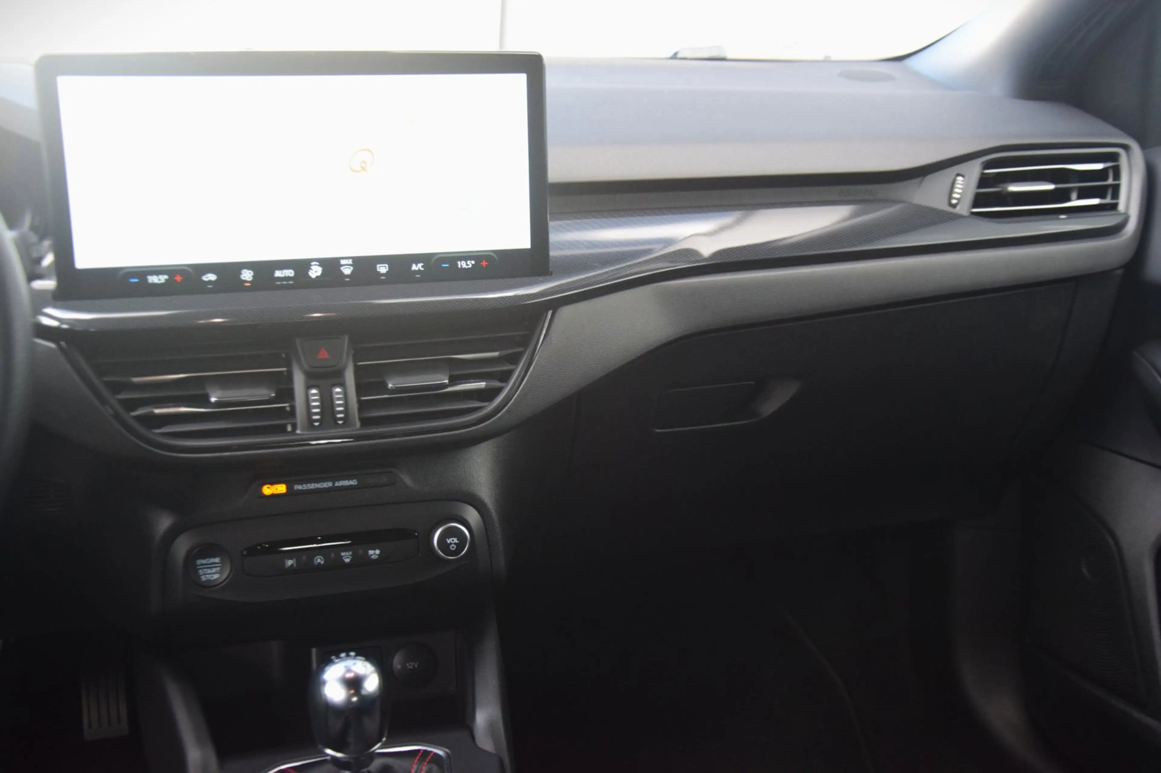 Ford Focus Wagon 1.0 EcoBoost Hybrid ST Line — photo 12