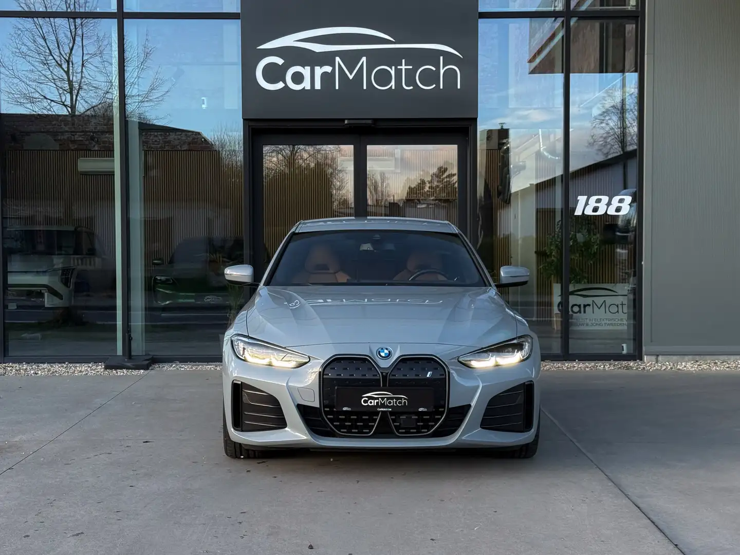 BMW i4 eDrive40 M Sport - HUD | Trekhaak | M zetels | 360 Grijs - 2