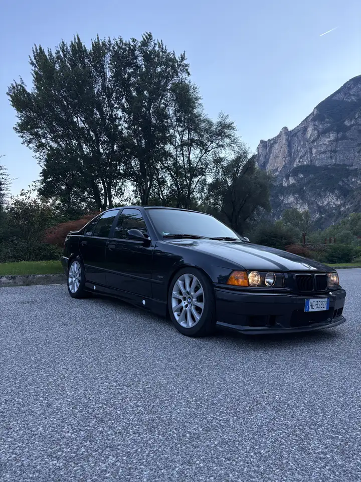 BMW 320i Attiva, foto 1