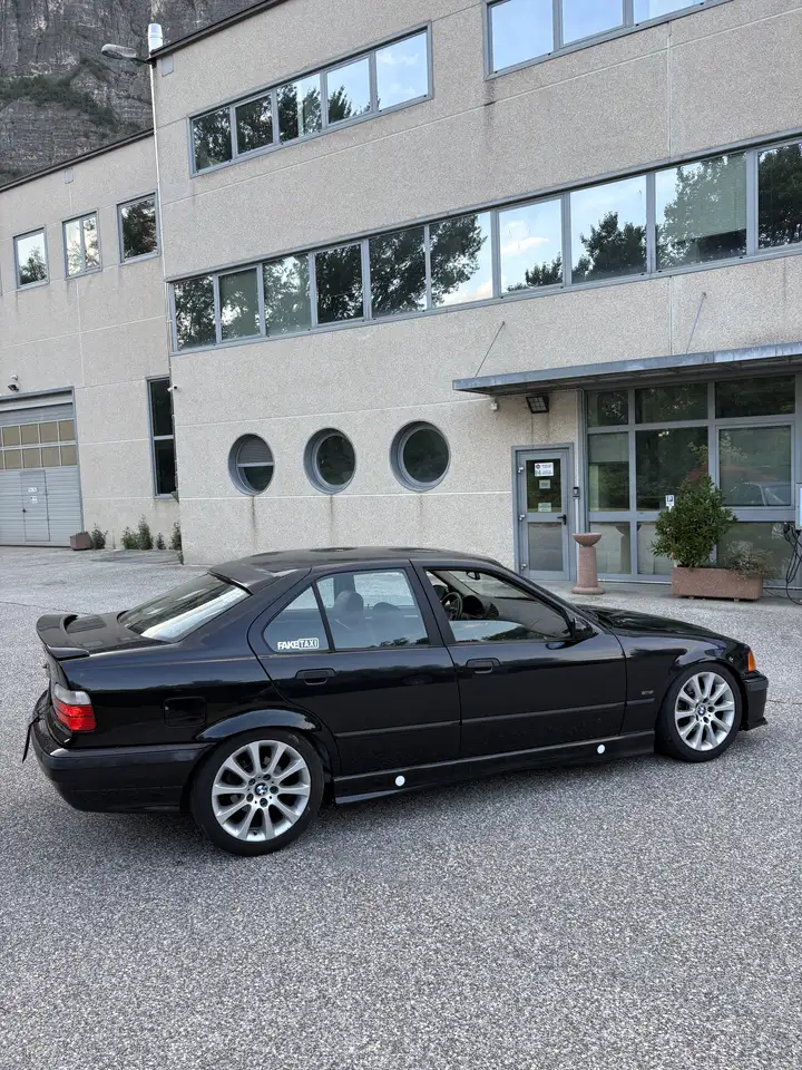 BMW 320i Attiva, foto 6