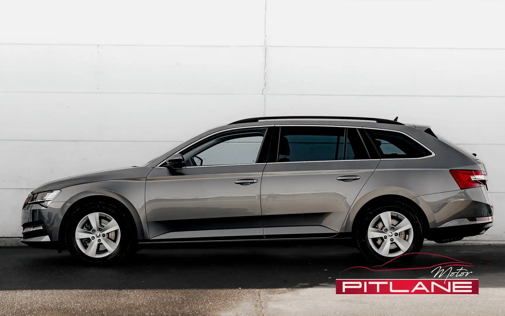 Skoda Superb 1.5 TSI ACT Clever DSG / Virtual / Carplay / LED ! Grijs - 2