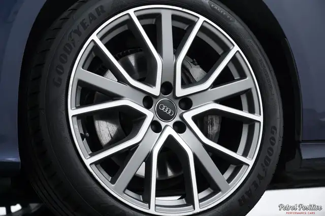 Audi A6 Avant view 4
