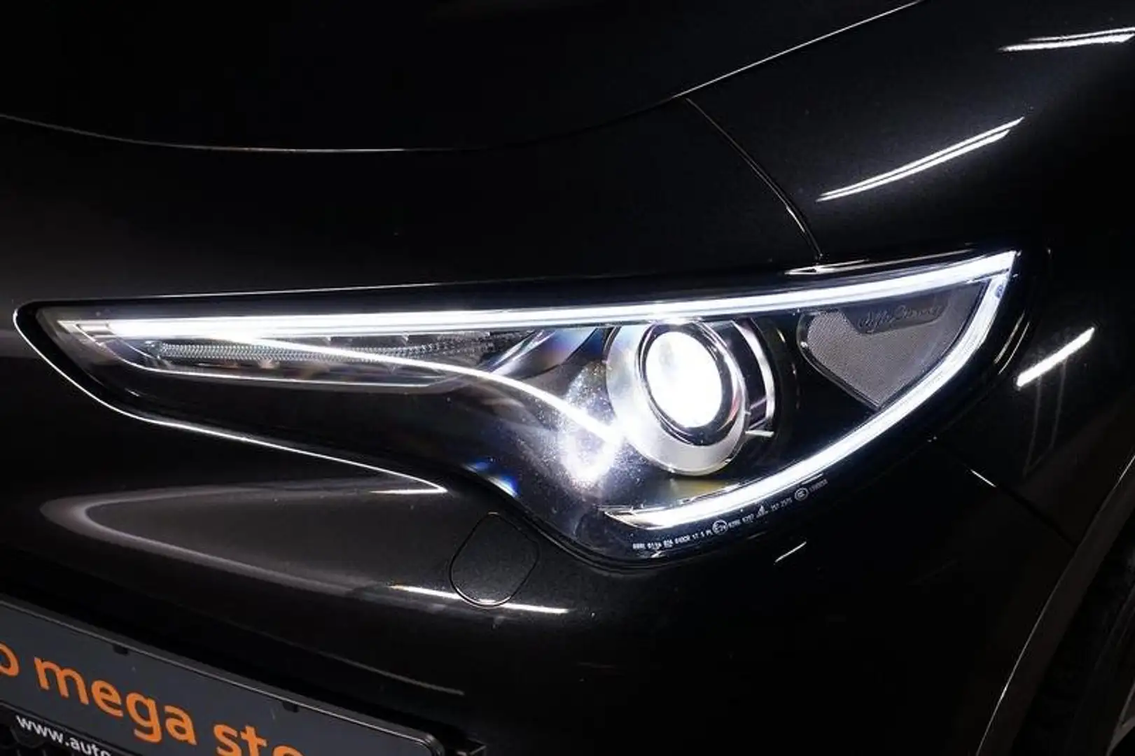 Alfa Romeo Stelvio 2.0 Turbo 16V Ti Q4 Kamera/ACC/AUT/KeyLess/Navi/RF Schwarz - 2