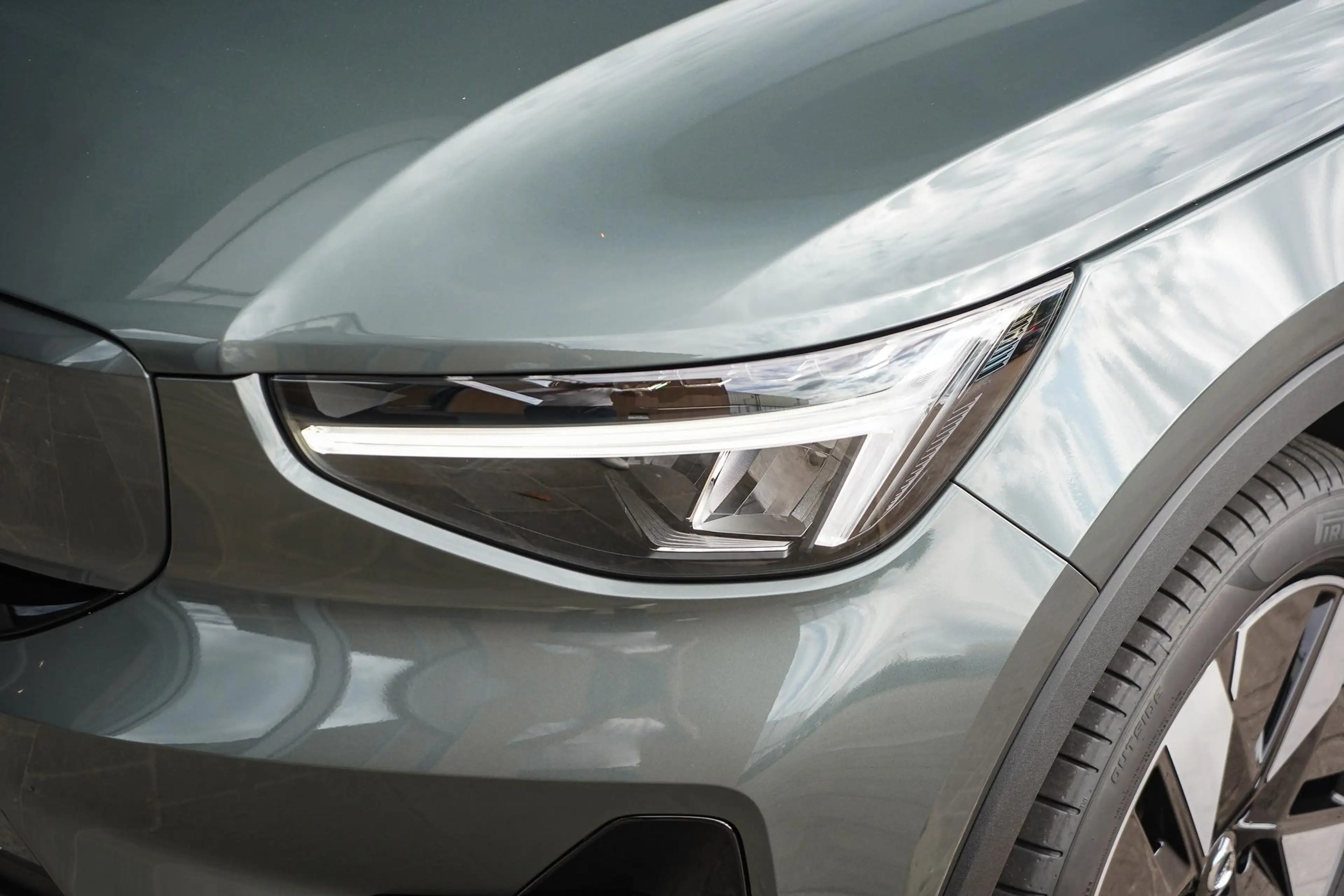 Volvo EX40 Single Motor Extended Range Plus Europa 82 kWh | E — photo 4