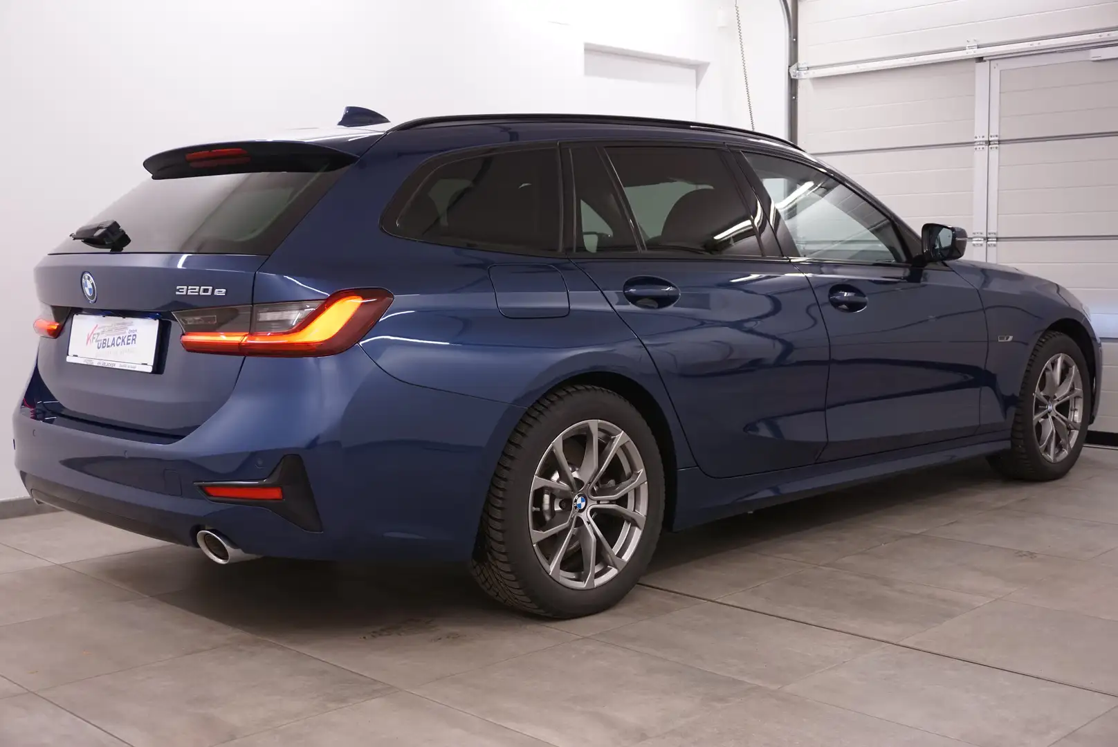 BMW 320 e Sport Line // M-Lenkrad // Soundsystem // Blau - 2