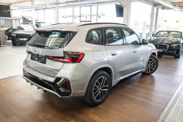 BMW X1 view 4