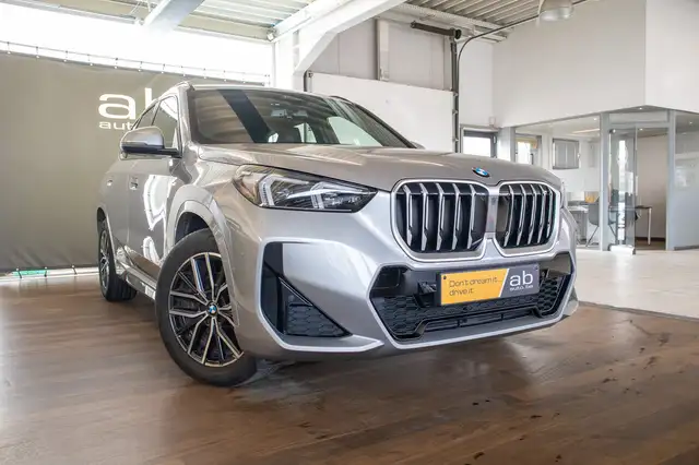 BMW X1 view 3