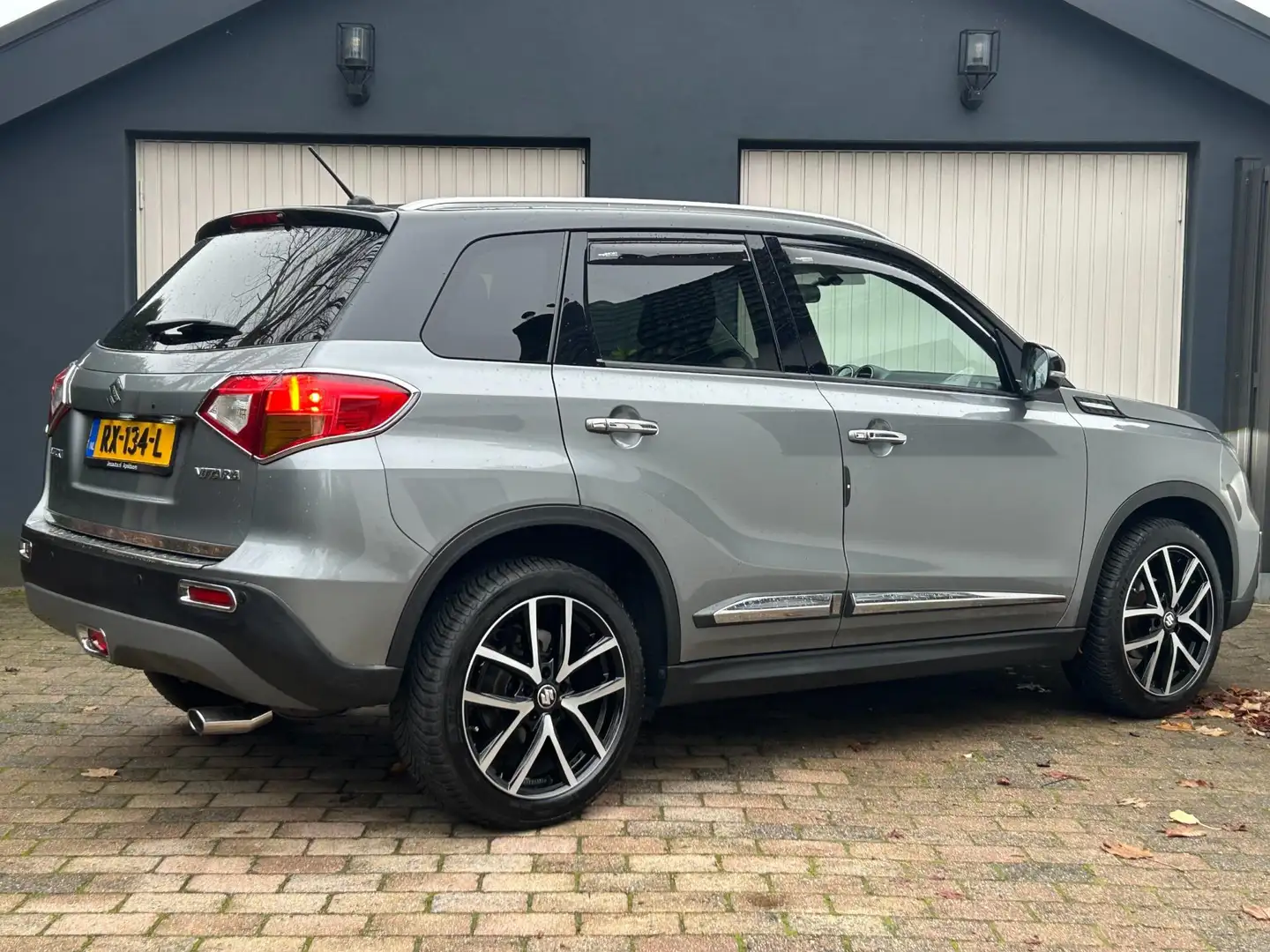 Suzuki Vitara 1.6 High Executive / Nieuw binnen / Pano Gris - 2