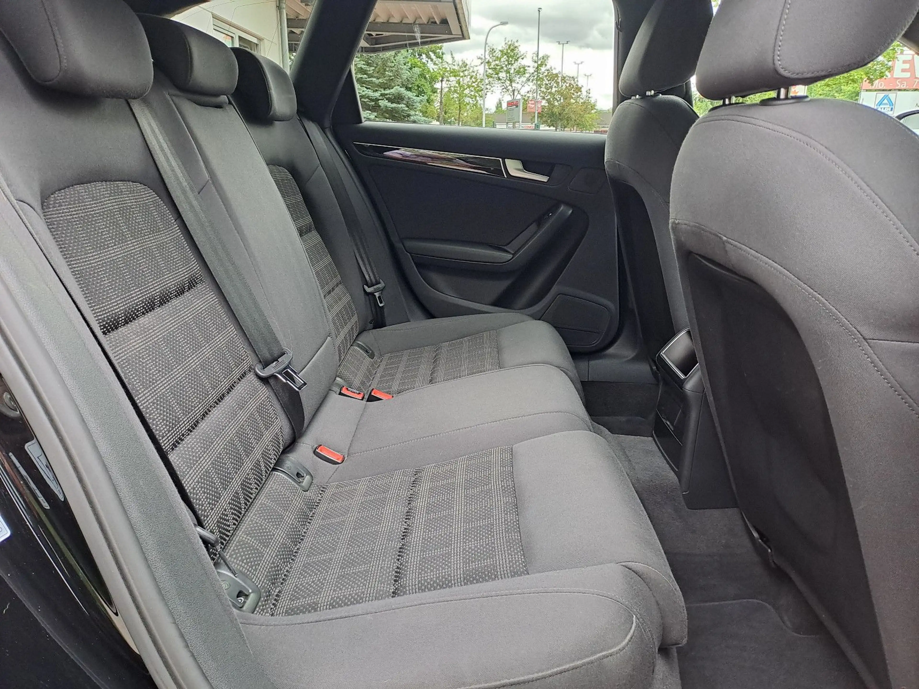 Audi A4 Avant 2.0 TDI S line - Top-Zustand — photo 12
