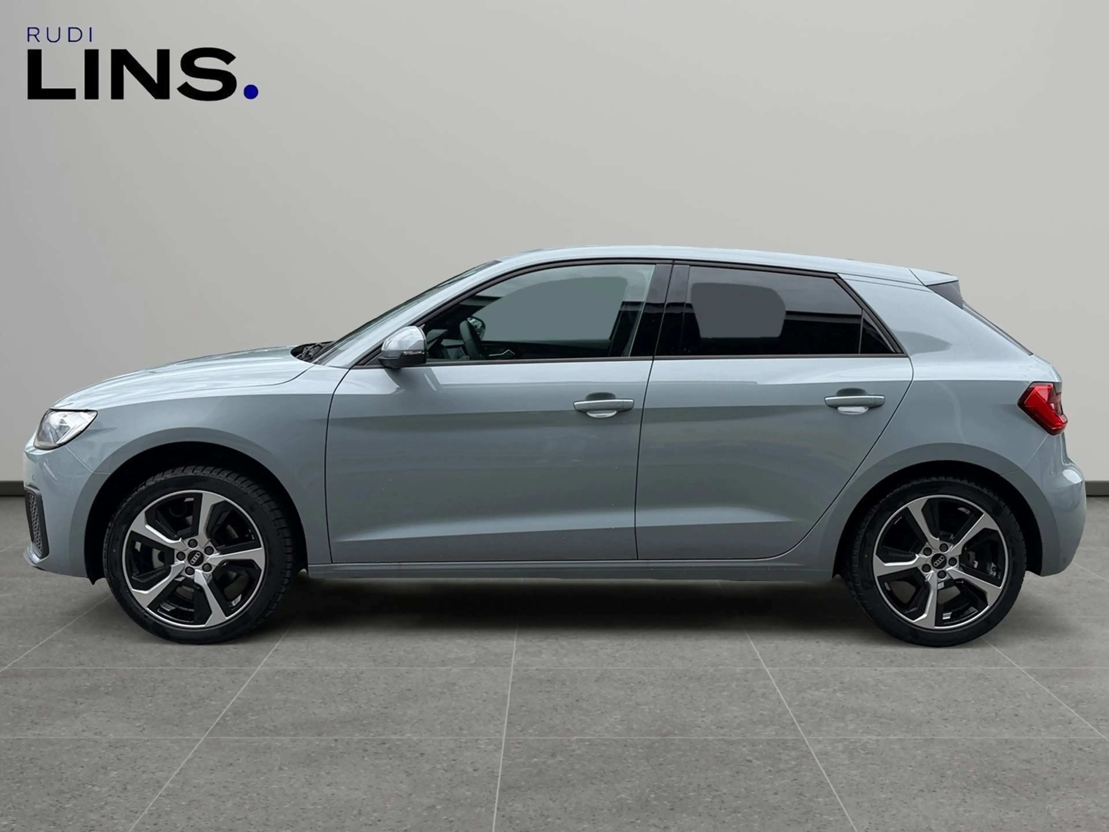 Audi A1 30 TFSI intense — photo 2