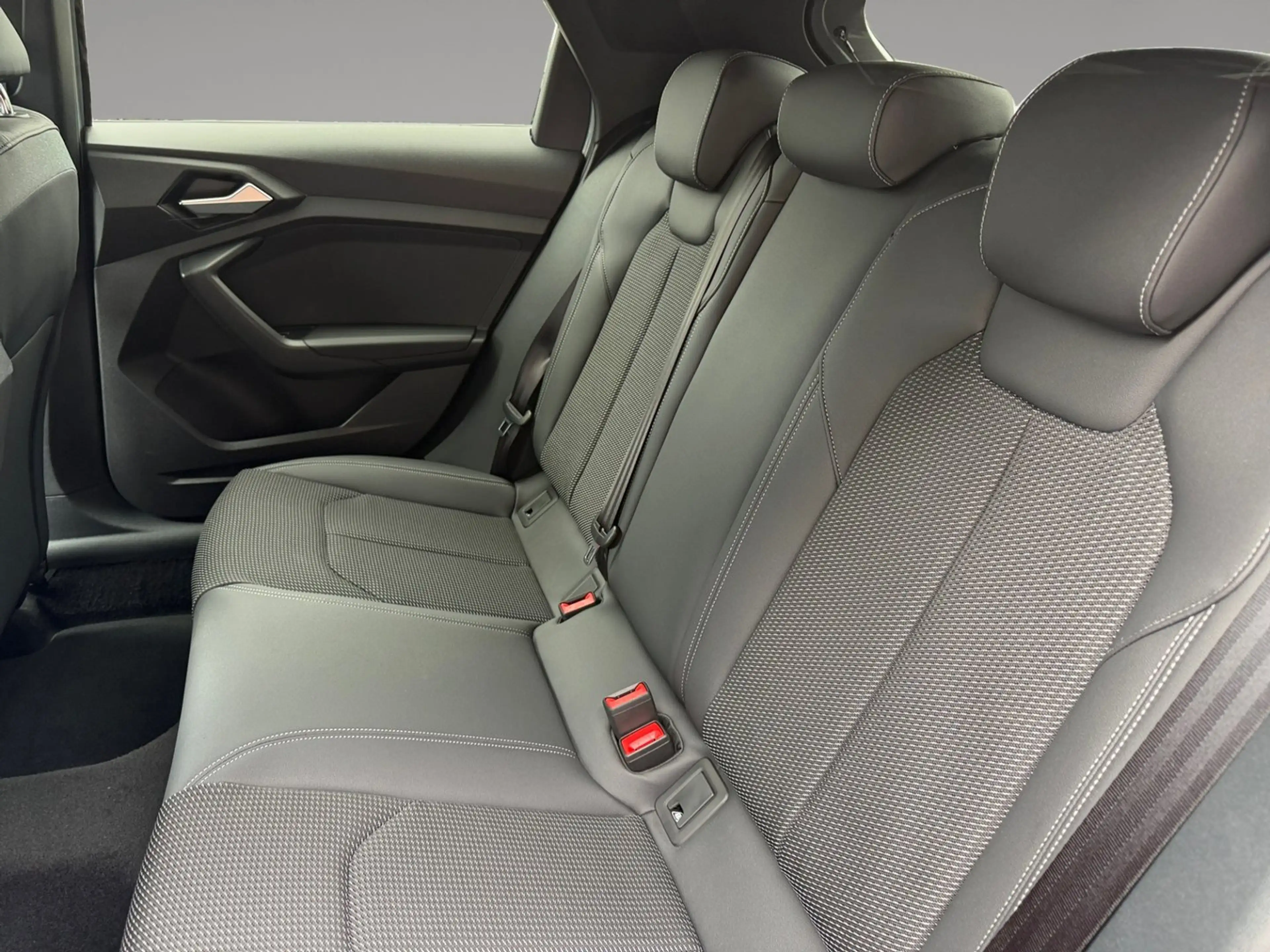 Audi A1 30 TFSI intense — photo 13